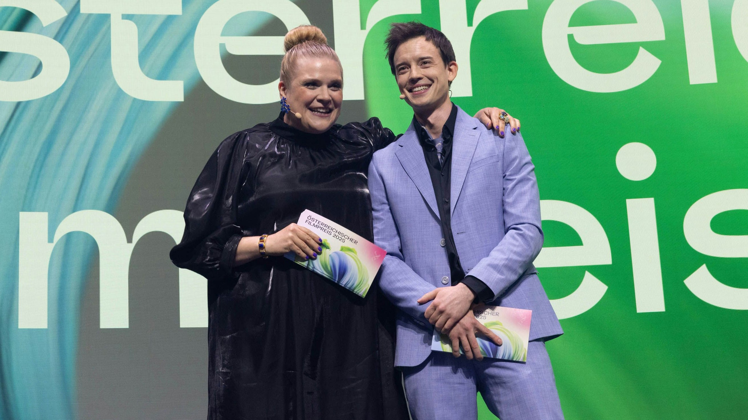 Stefanie Reinsprenger und Philipp Hansa moderierten charmant durch den Abend. 