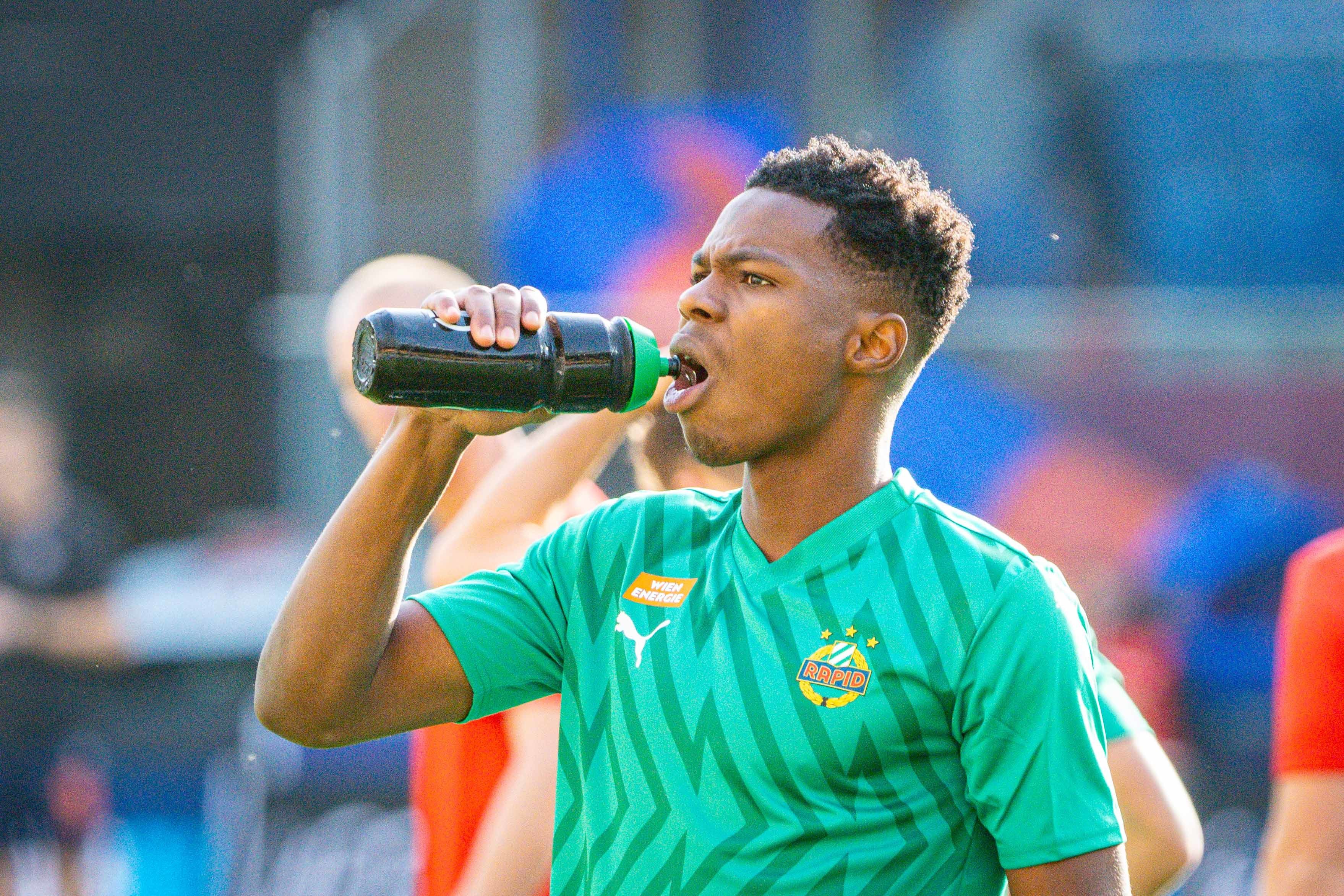 Die Zukunft von Mamadou Sangare im Dress der Grün-Weißen bleibt offen.