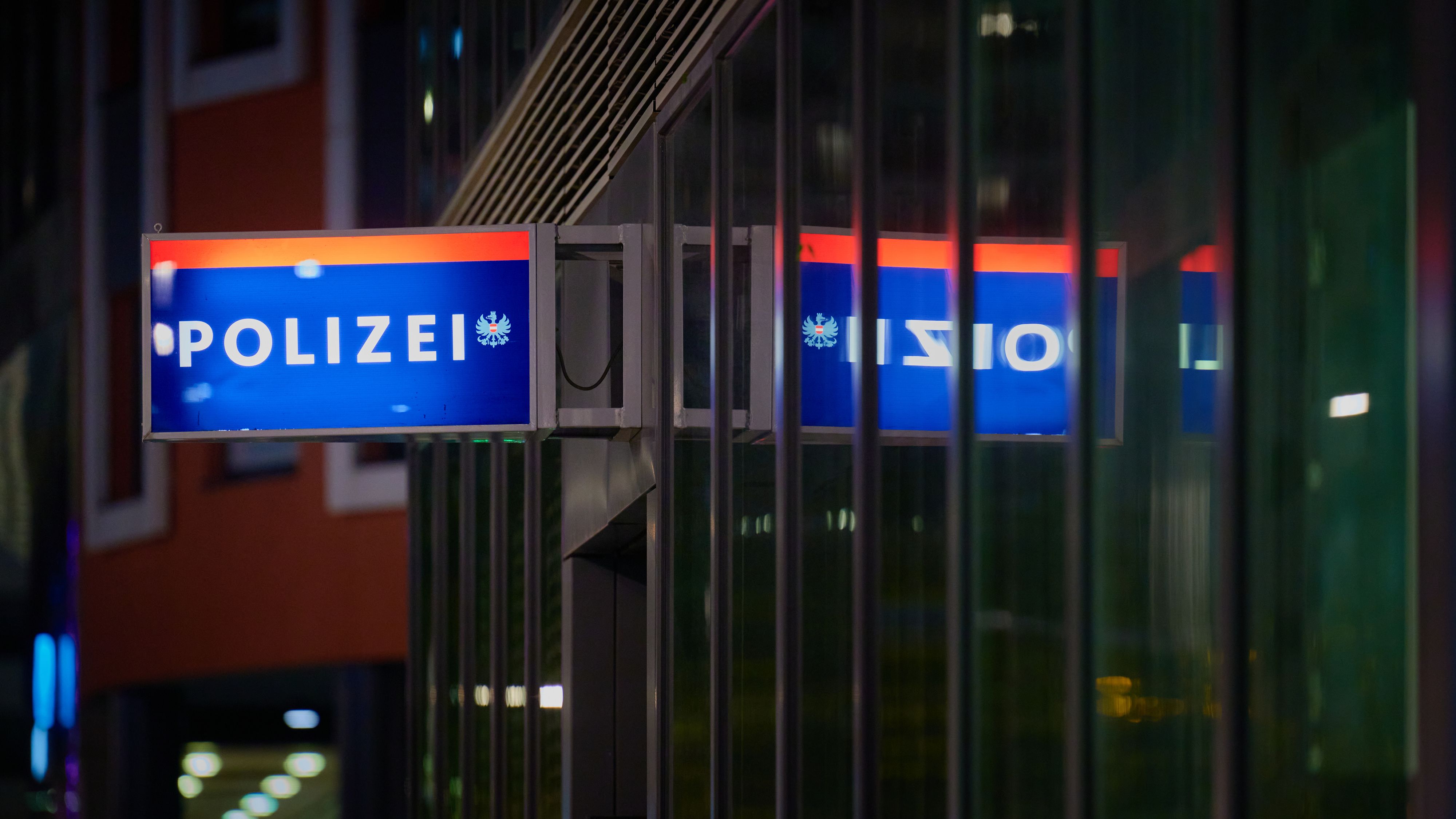 Viele Polizeidienststellen sind in der Nacht geschlossen, ab 1. Juli 2025 sind sie am Sonntag komplett geschlossen.