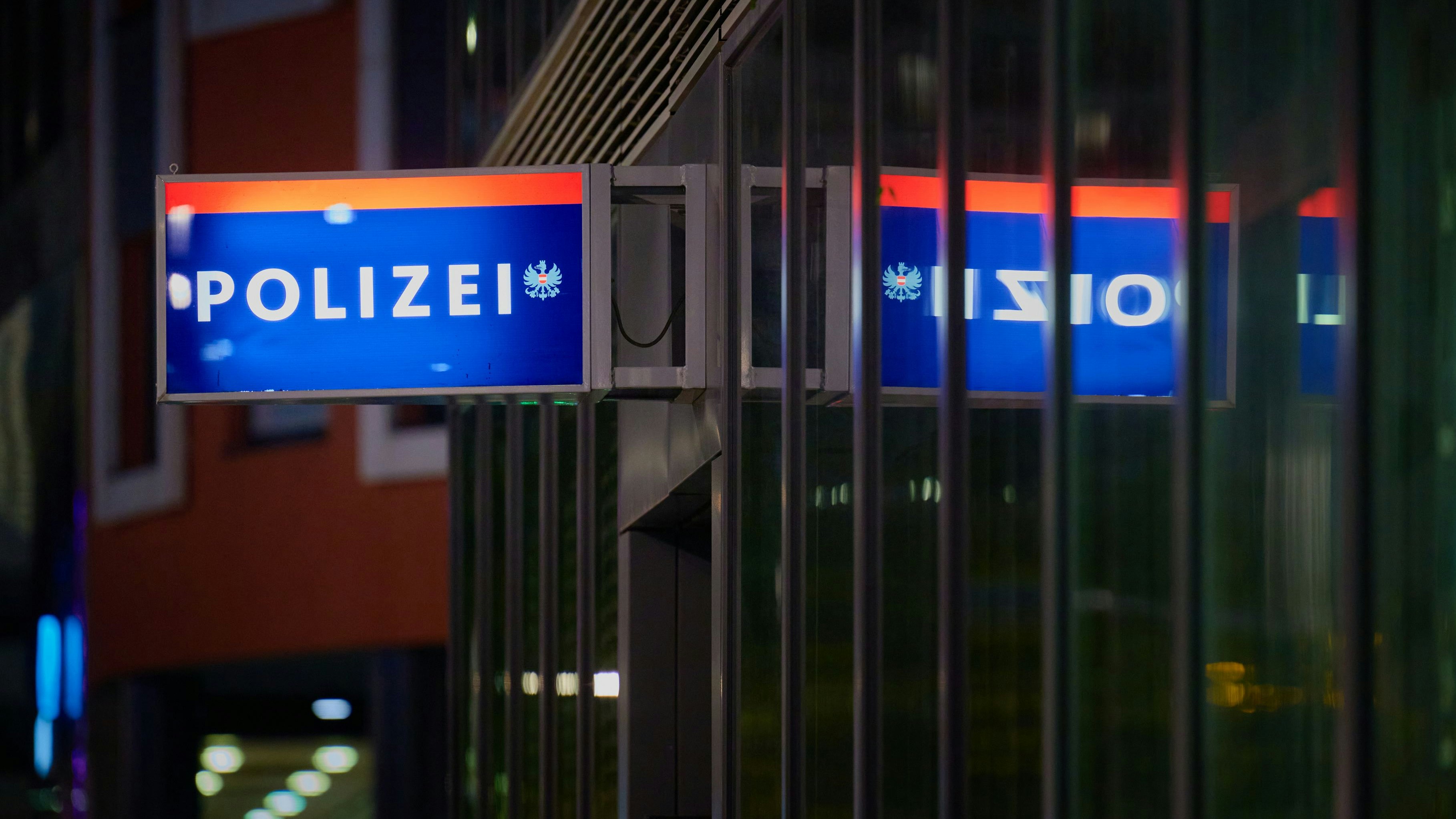 Viele Polizeidienststellen sind in der Nacht geschlossen, ab 1. Juli 2025 sind sie am Sonntag komplett geschlossen.