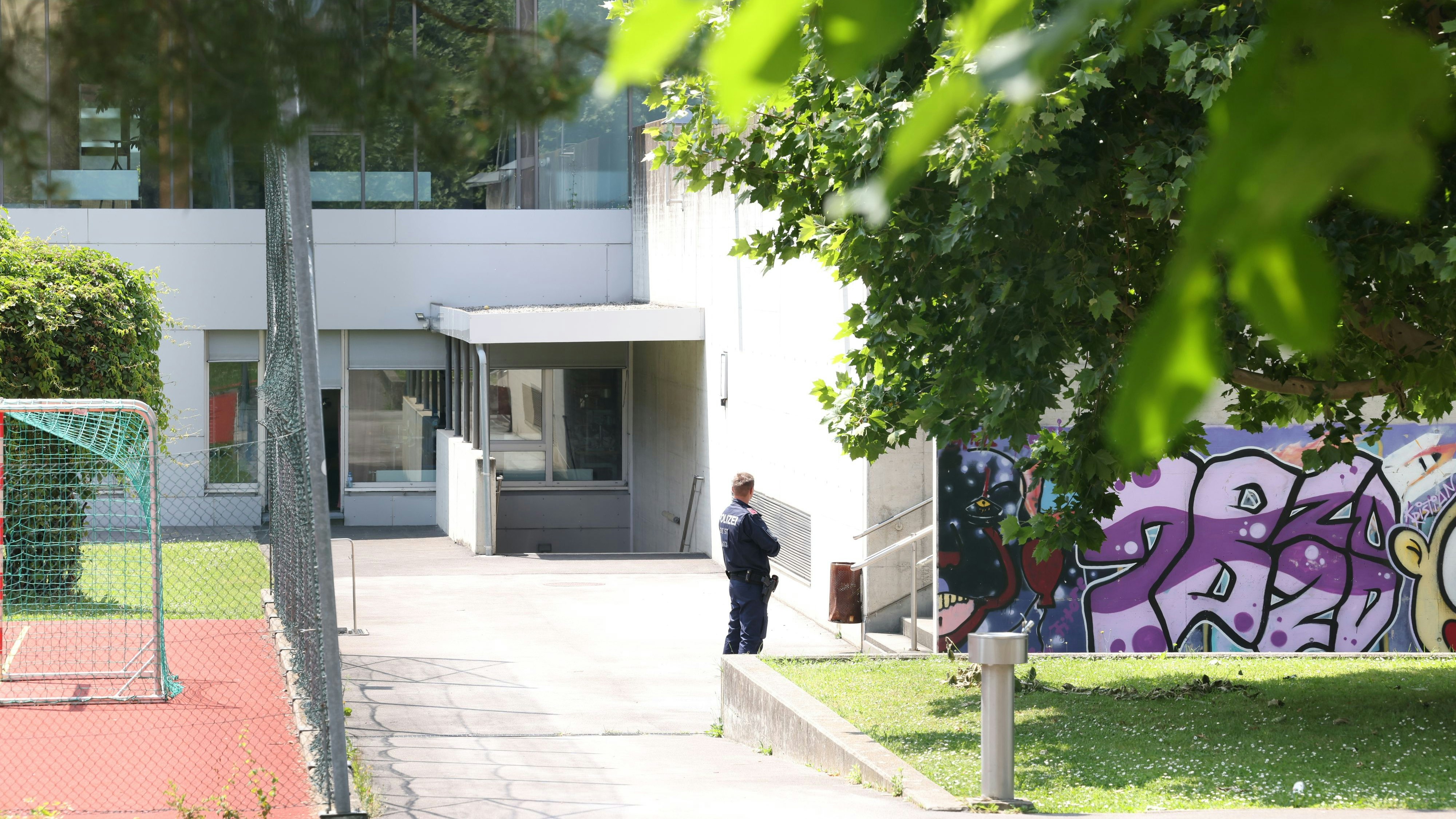 Am BORG in der Dreischützengasse ereignete sich am Dienstag ein Amoklauf, der insgesamt elf Menschen das Leben kostete. 