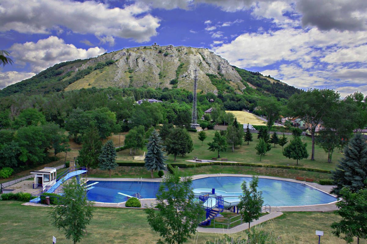 Das beliebte Bergbad bleibt in der 7.000-Einwohner-Stadt Hainburg heuer geschlossen.