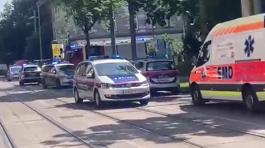 WEGA schießt Messer-Mann nieder – Video zeigt Einsatz