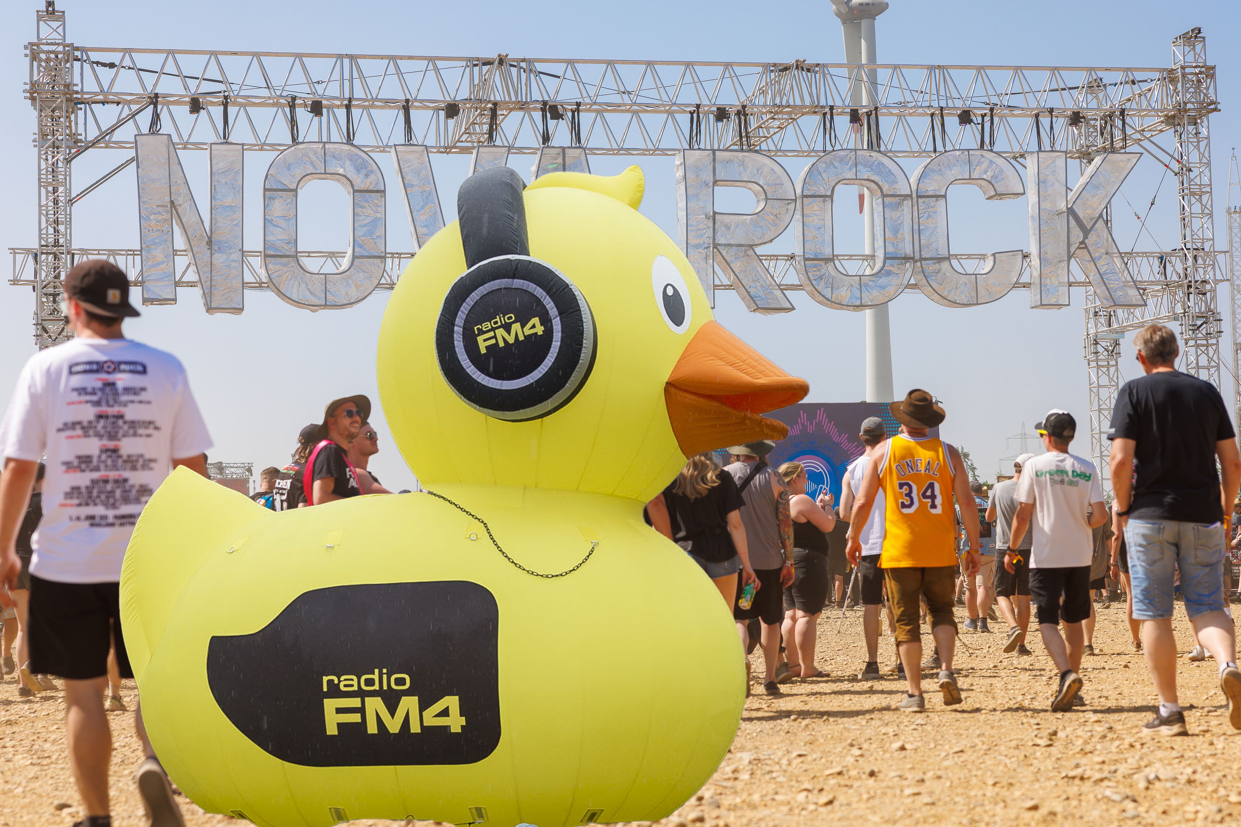FM4-Ente begrüßte die Besucher am Nova Rock Festival 2025.