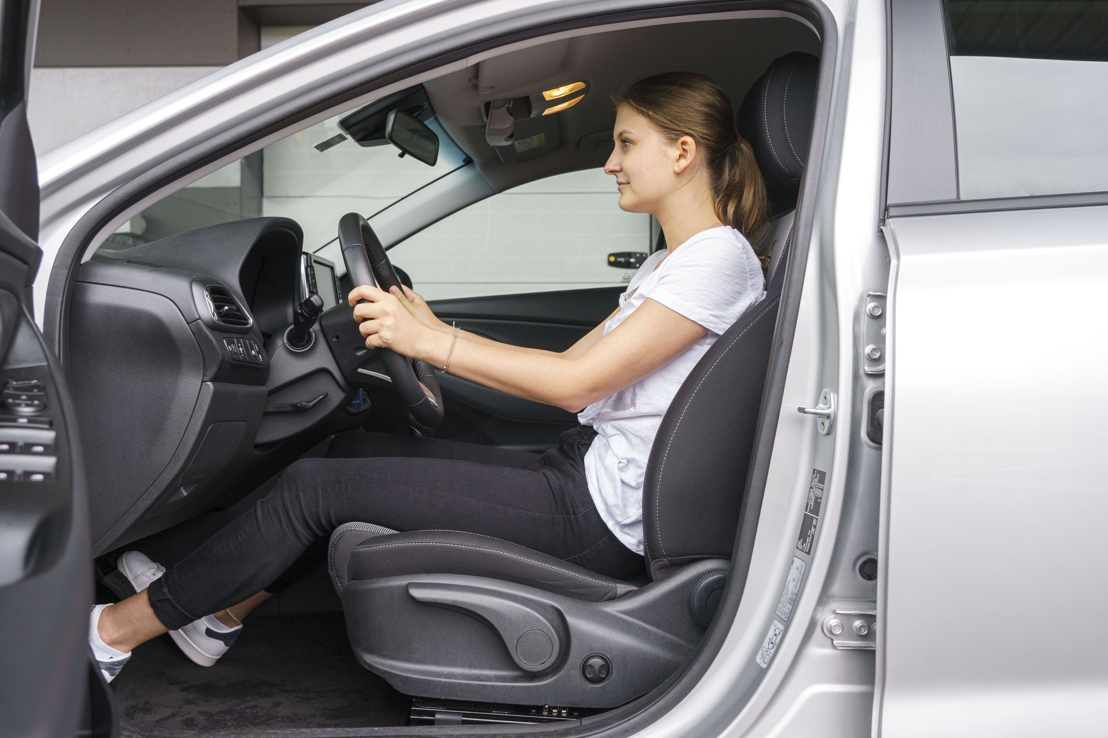 So sitzt du richtig im Auto.