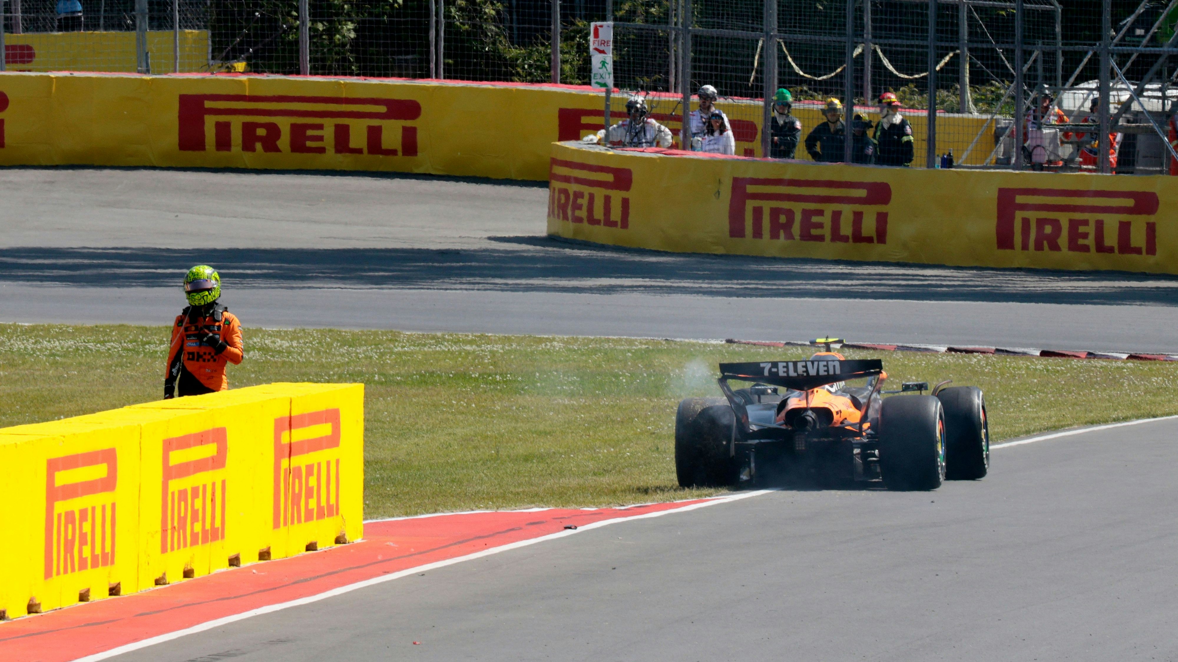 Das rauchende Wrack von Lando Norris.