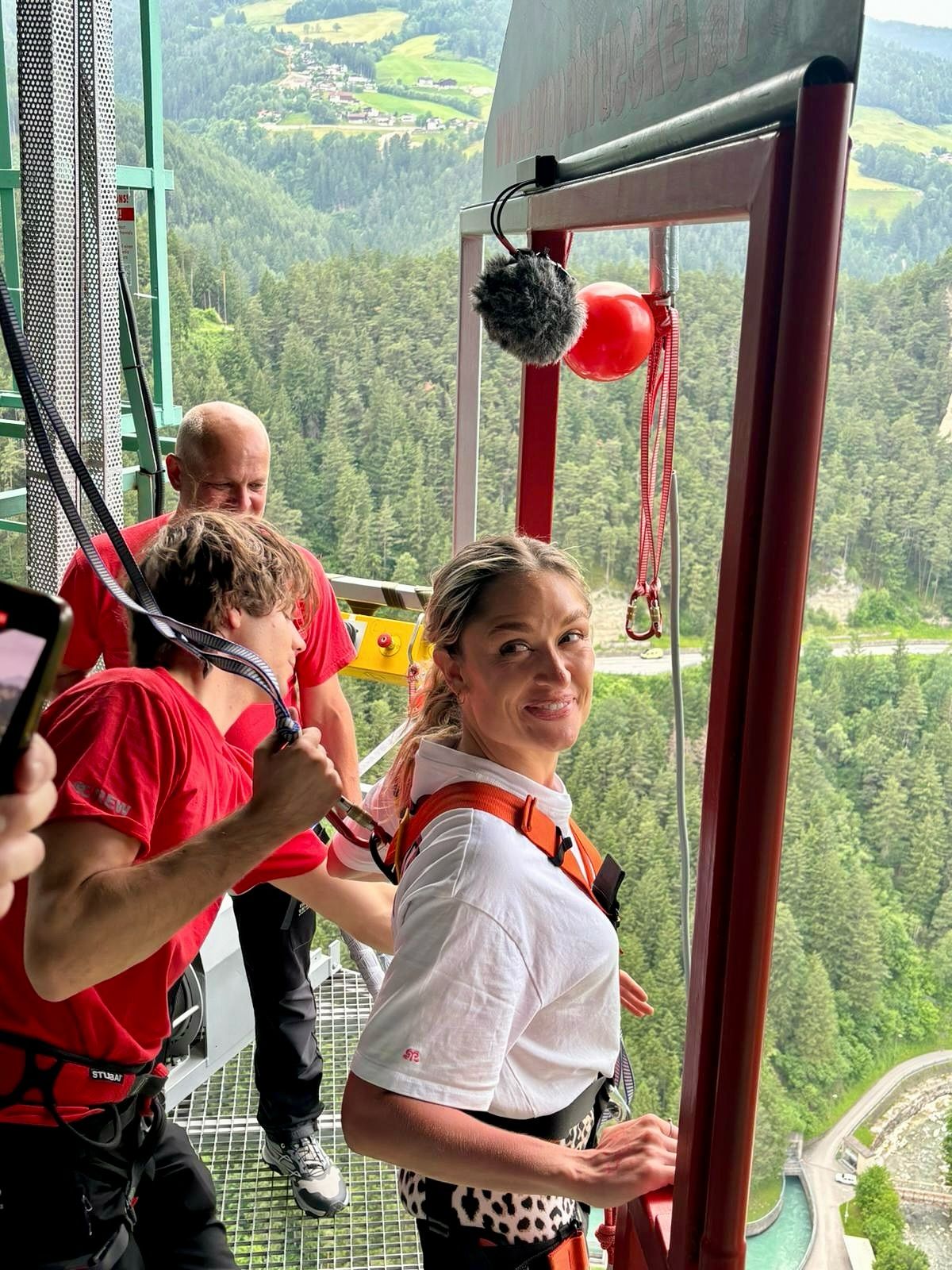 Corinna Kamper wollte unbedingt von der Europabrücke in Triol springen
