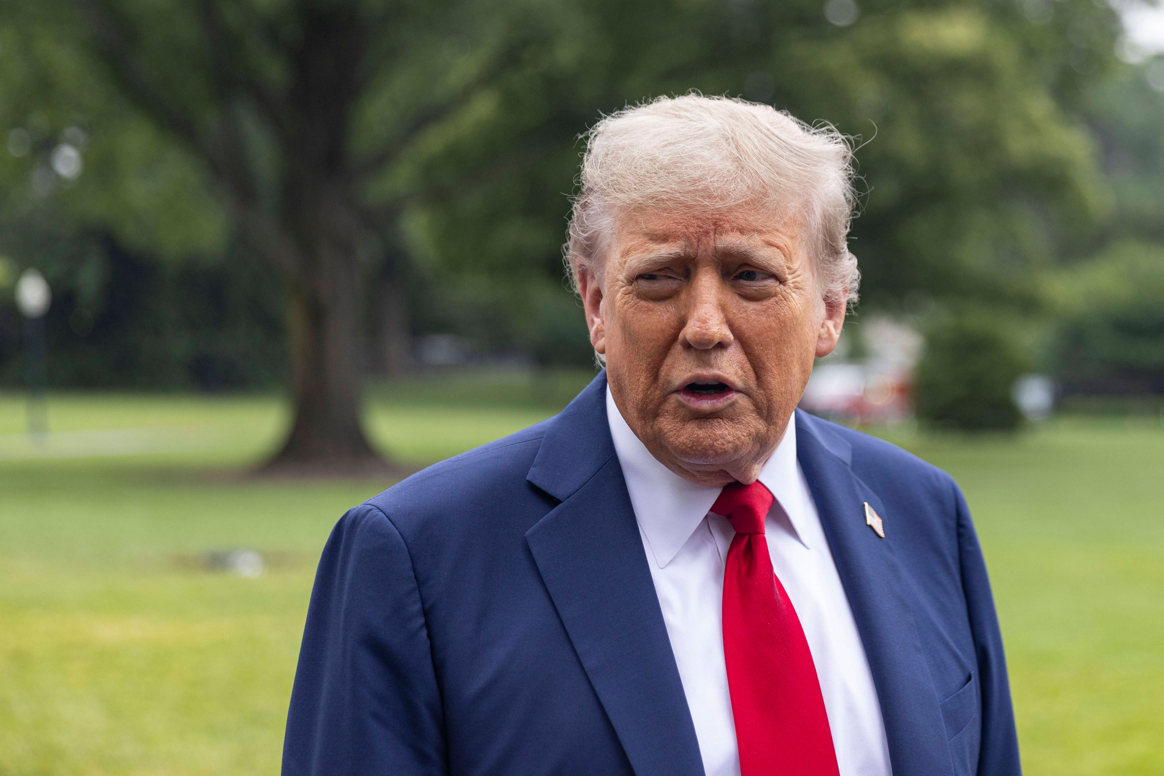 Donald Trump kündigt an, mehr Waffen an die Ukraine zu liefern.