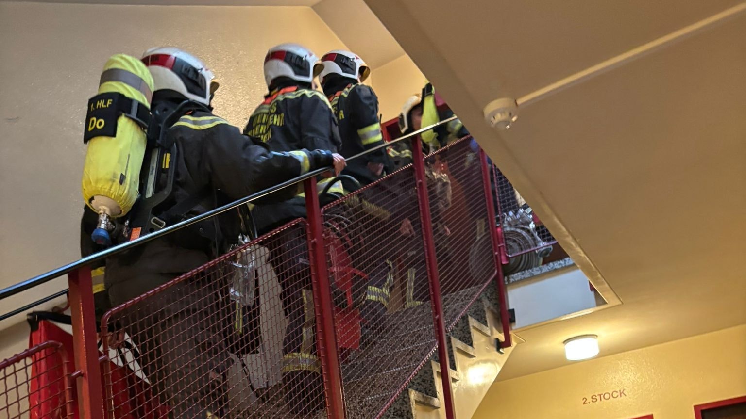 Die Wiener Feuerwehr musste zuletzt am 10.06.2025 aufgrund eines selbstgelegten Feuers in die Wohnung des Mieters.