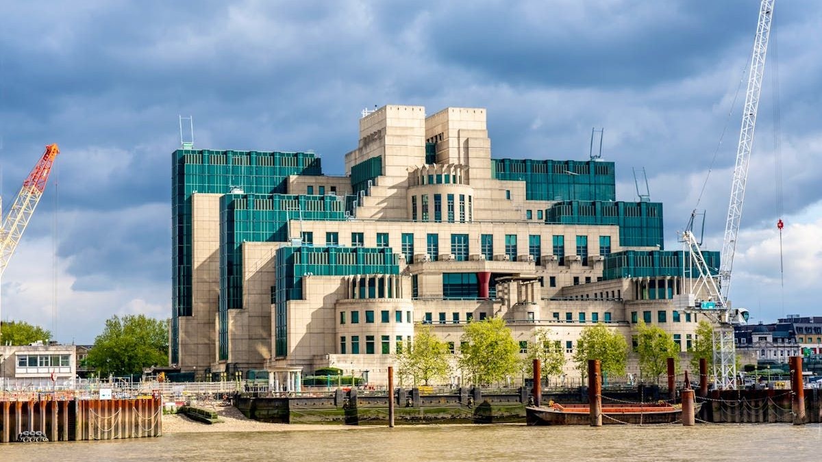 Heute.at - Zum ersten Mal leitet Frau den britischen Geheimdienst