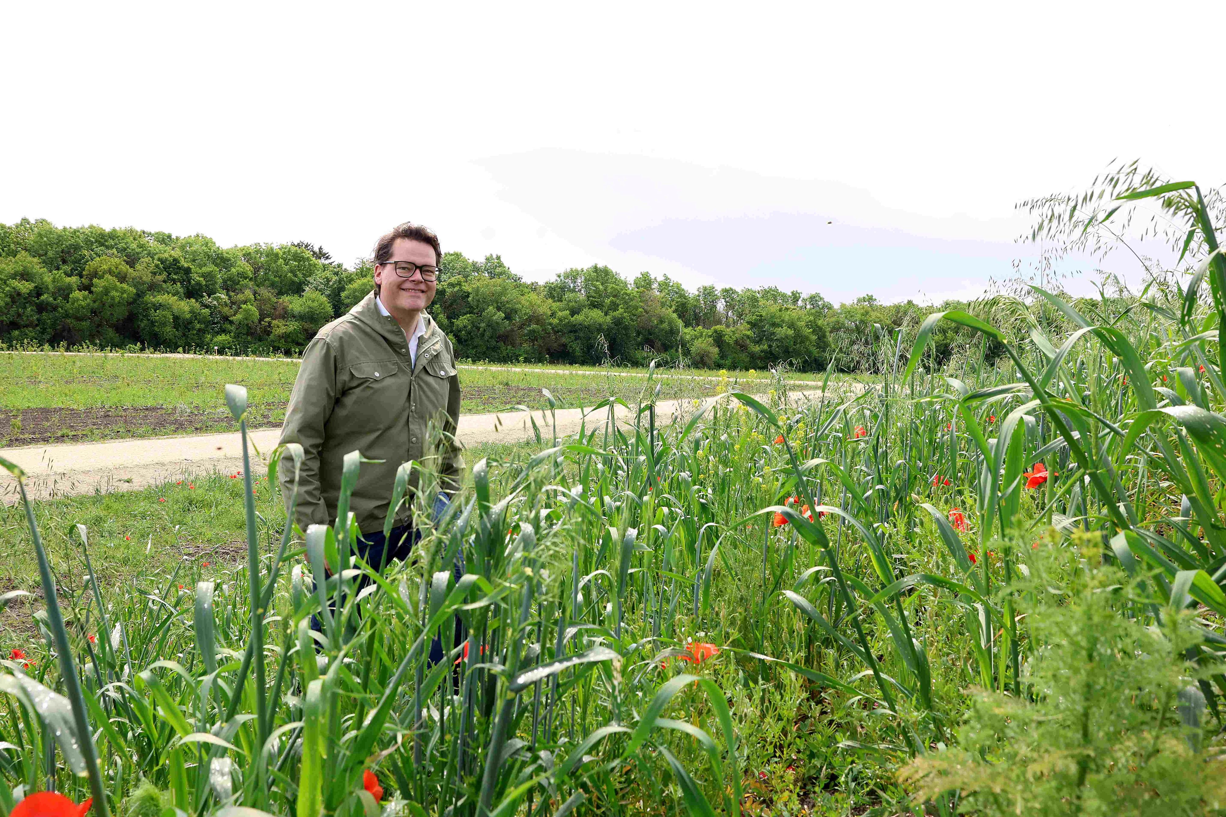 Stadtrat Jürgen Czernohorszky besuchte den neuen Park der Artevielfalr.