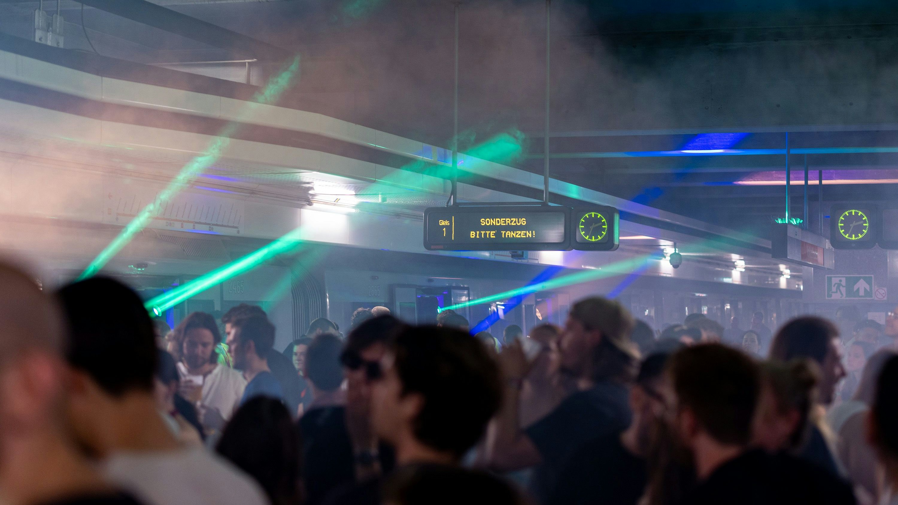 Heute.at - Rave statt Rush-Hour – U3-Station wird zur Techno-Party