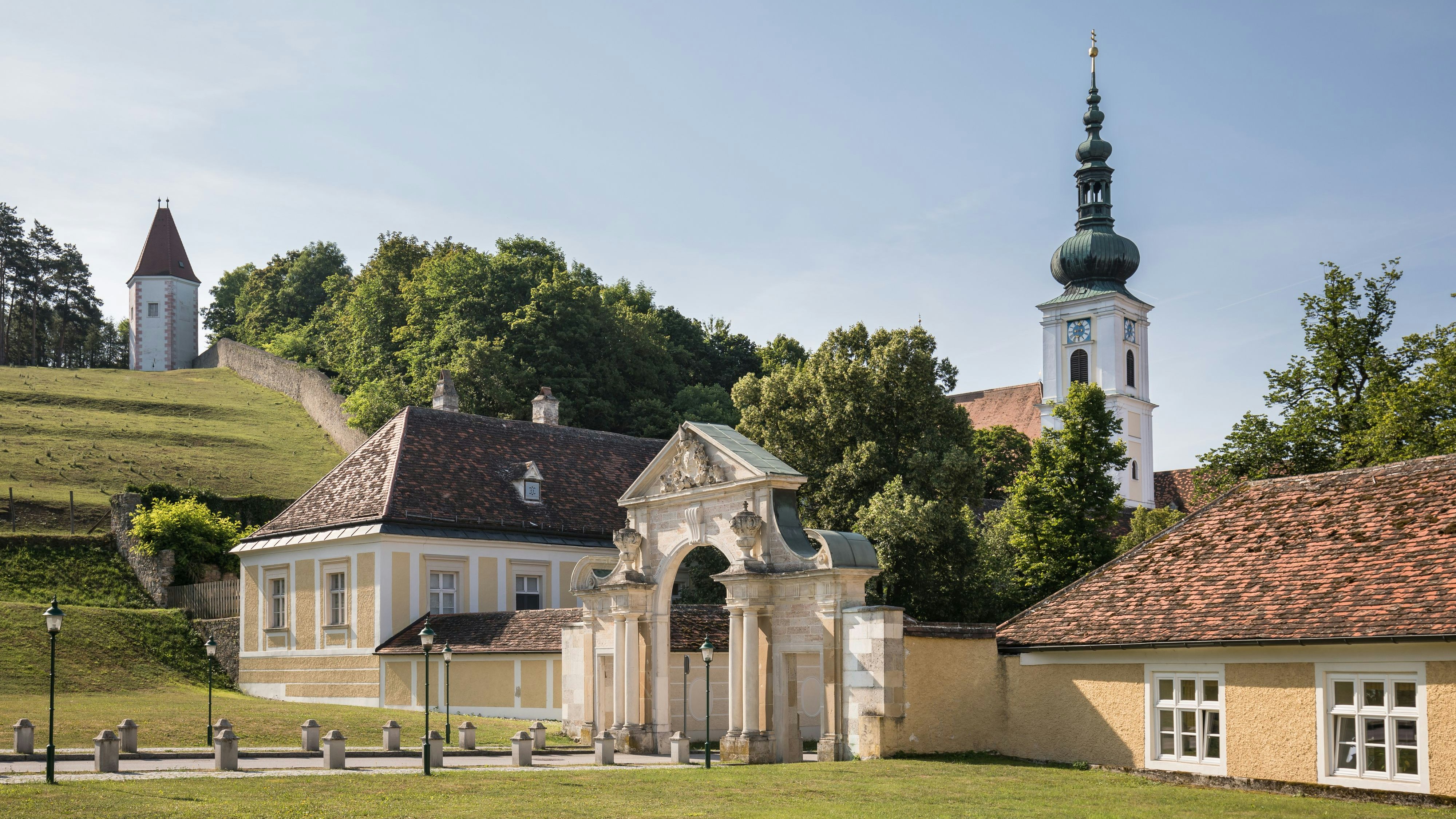 Stift Heiligenkreuz, Kloster der Zisterzienser im Wienerwald