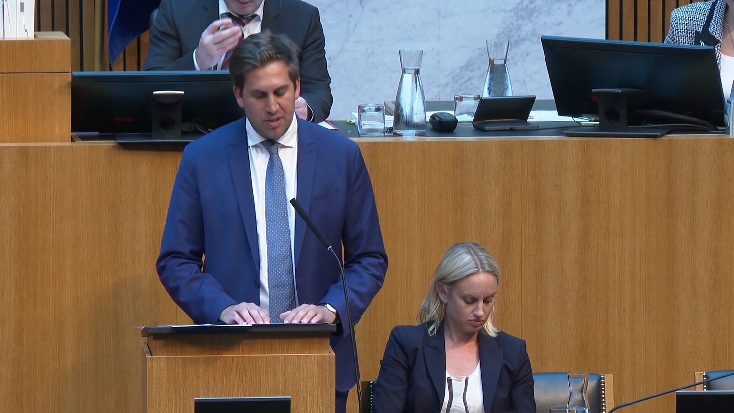 Staatssekretär Alexander Pröll (ÖVP) vertritt Bundeskanzler Christian Stocker und musste sich den Fragen der Freiheitlichen stellen.