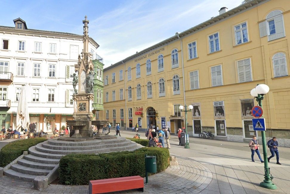 Der nackte Mann sprang in einen Brunnen in Bad Ischl. Er wird angezeigt.