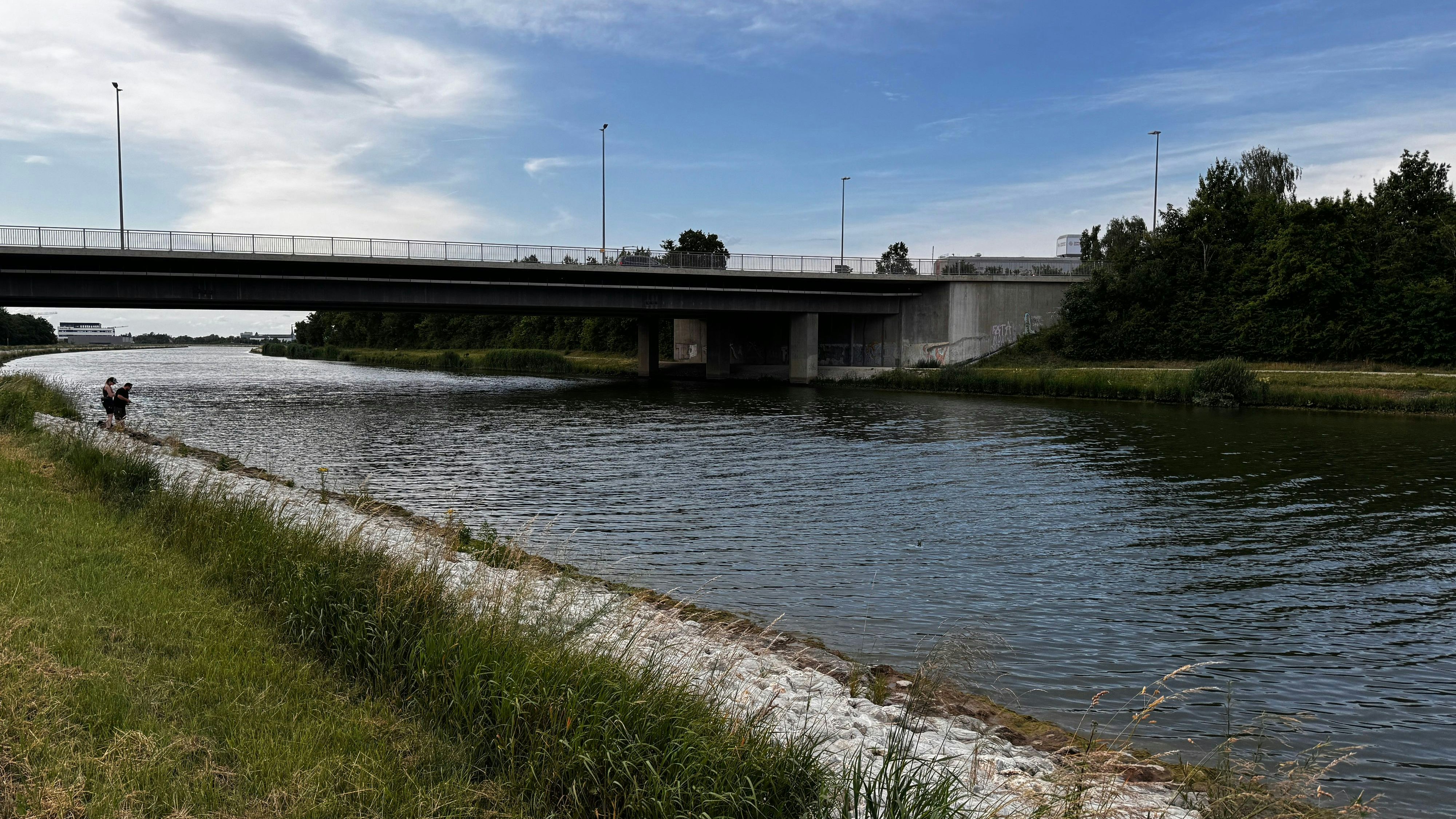 Heute.at - Bub tot aus Main-Donau-Kanal geborgen