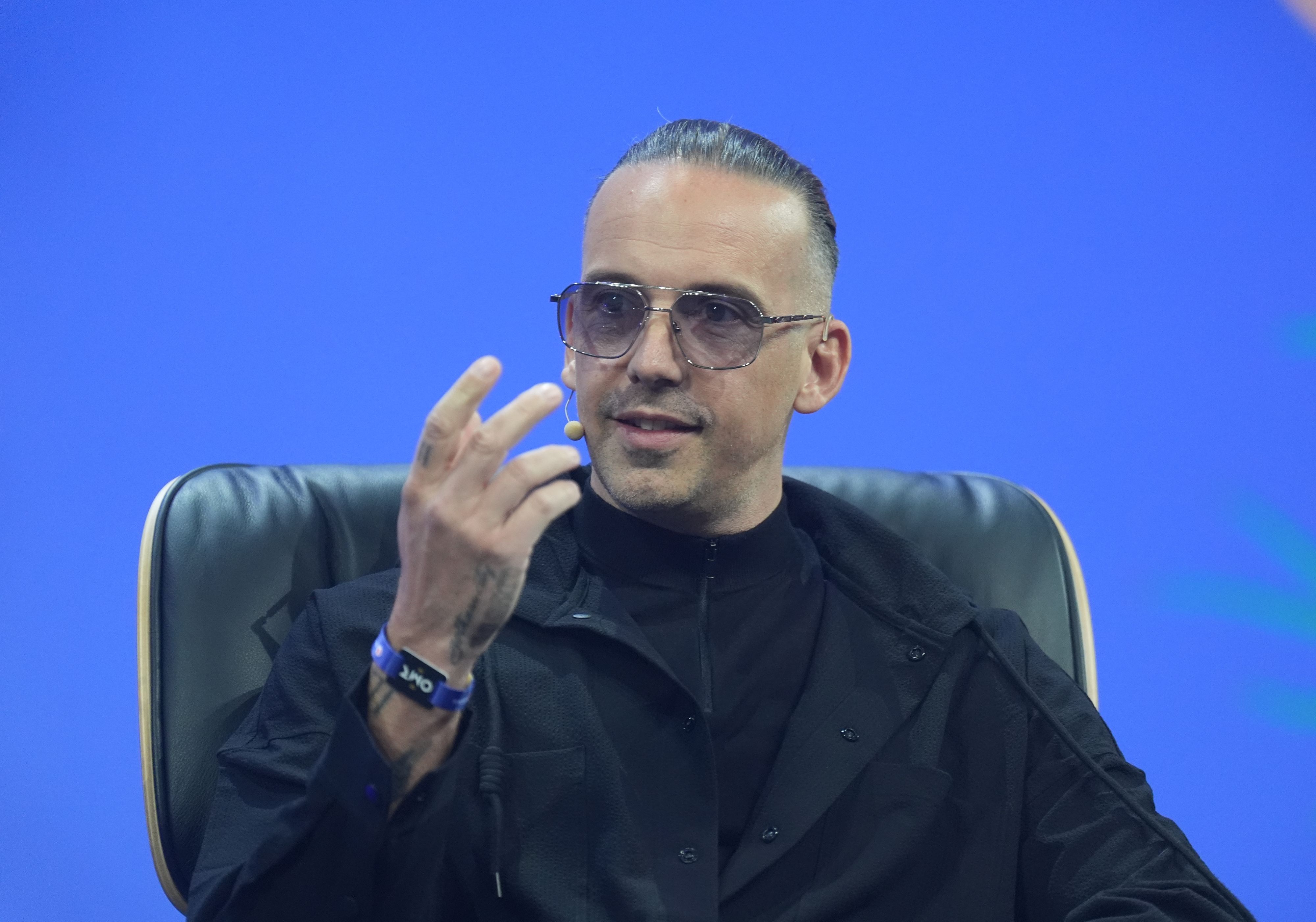 RAF Camora macht seinen Fans eine Liebeserklärung. 