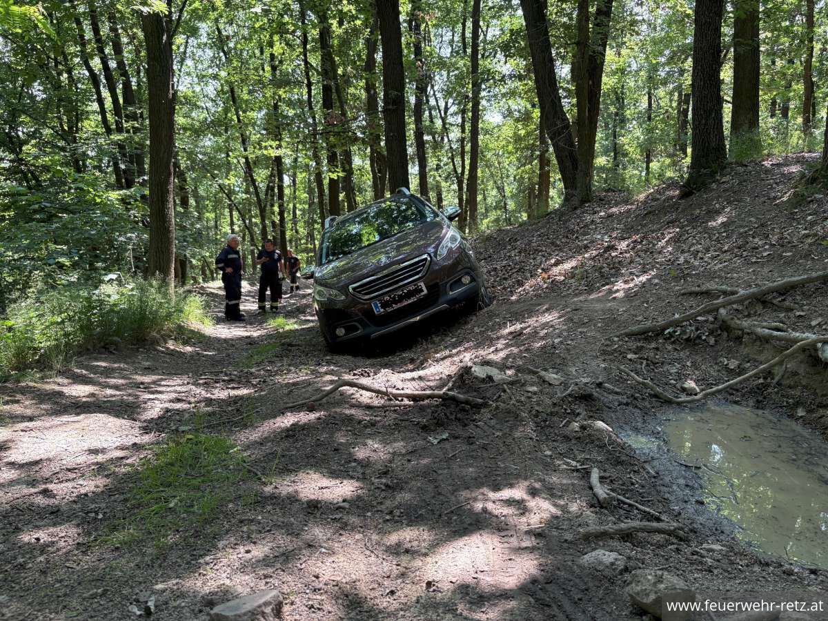 Feuerwehr ortet Pkw mit GPS-Koordination.