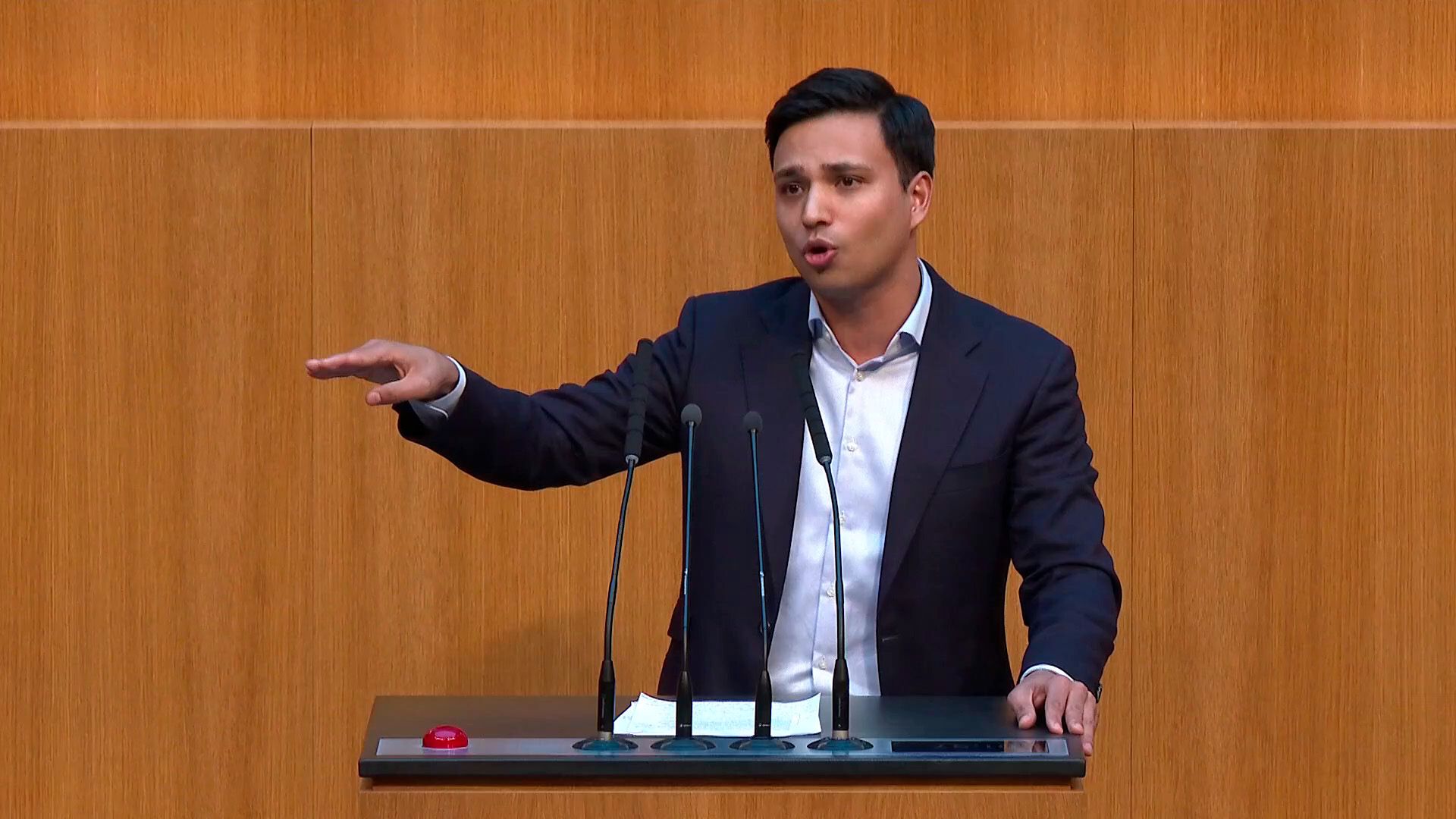 Neos-Klubobmann Yannick Shetty kritisiert die Zwischenrufe der FPÖ scharf.