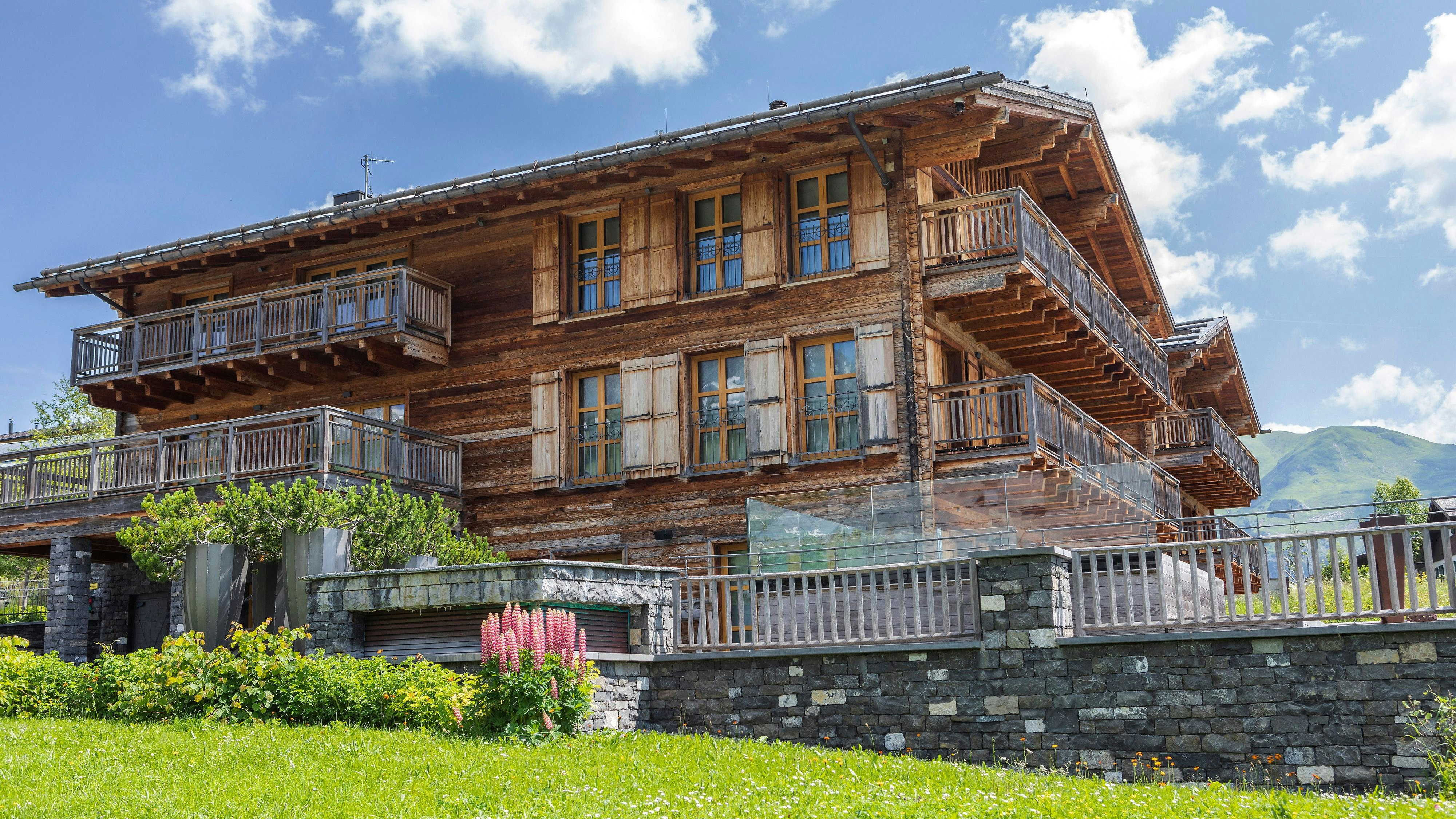 Das brisante Gespräch, das René Benko offenbar heimlich aufzeichnete, fand im November 2023 im vornehmen Chalet N in Lech am Arlberg statt