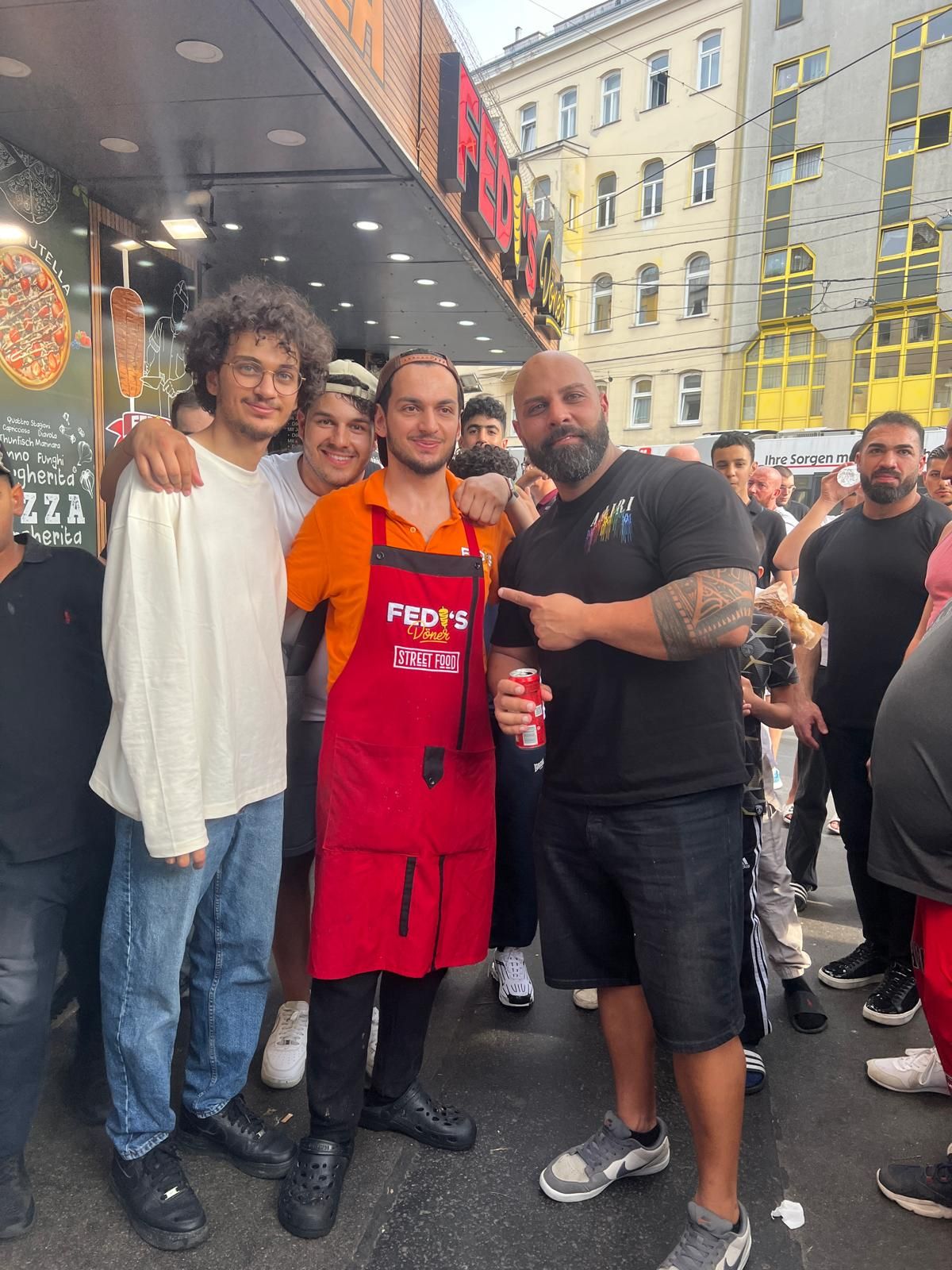 Mit stolzen neun verdrückten Döner konnte ein Mann letztens den Wettbewerb für sich entscheiden.