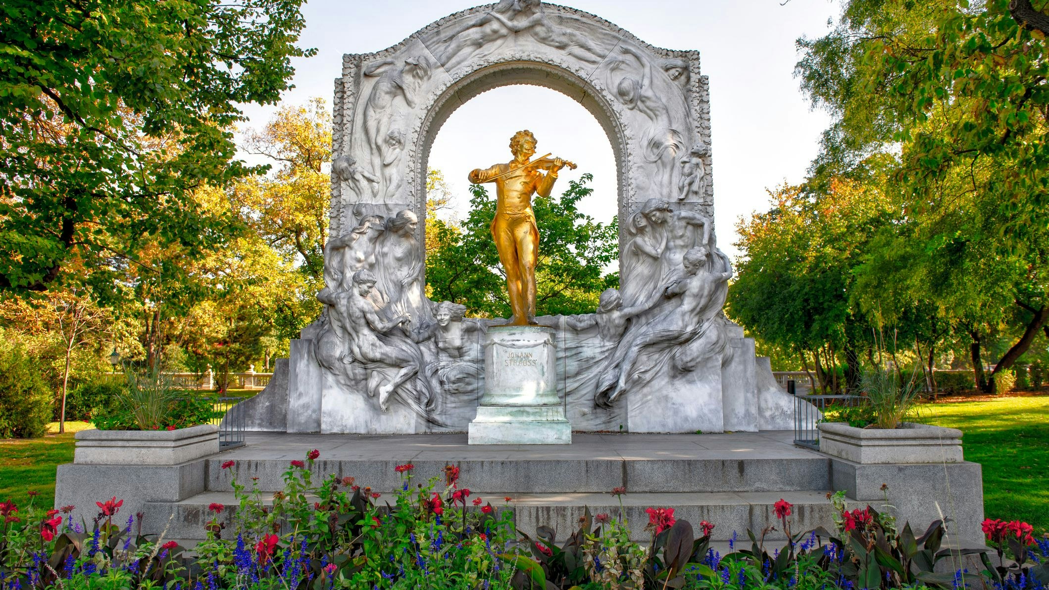 Keine Kultur? Das Johann Strauss Denkmal im Stadtpark