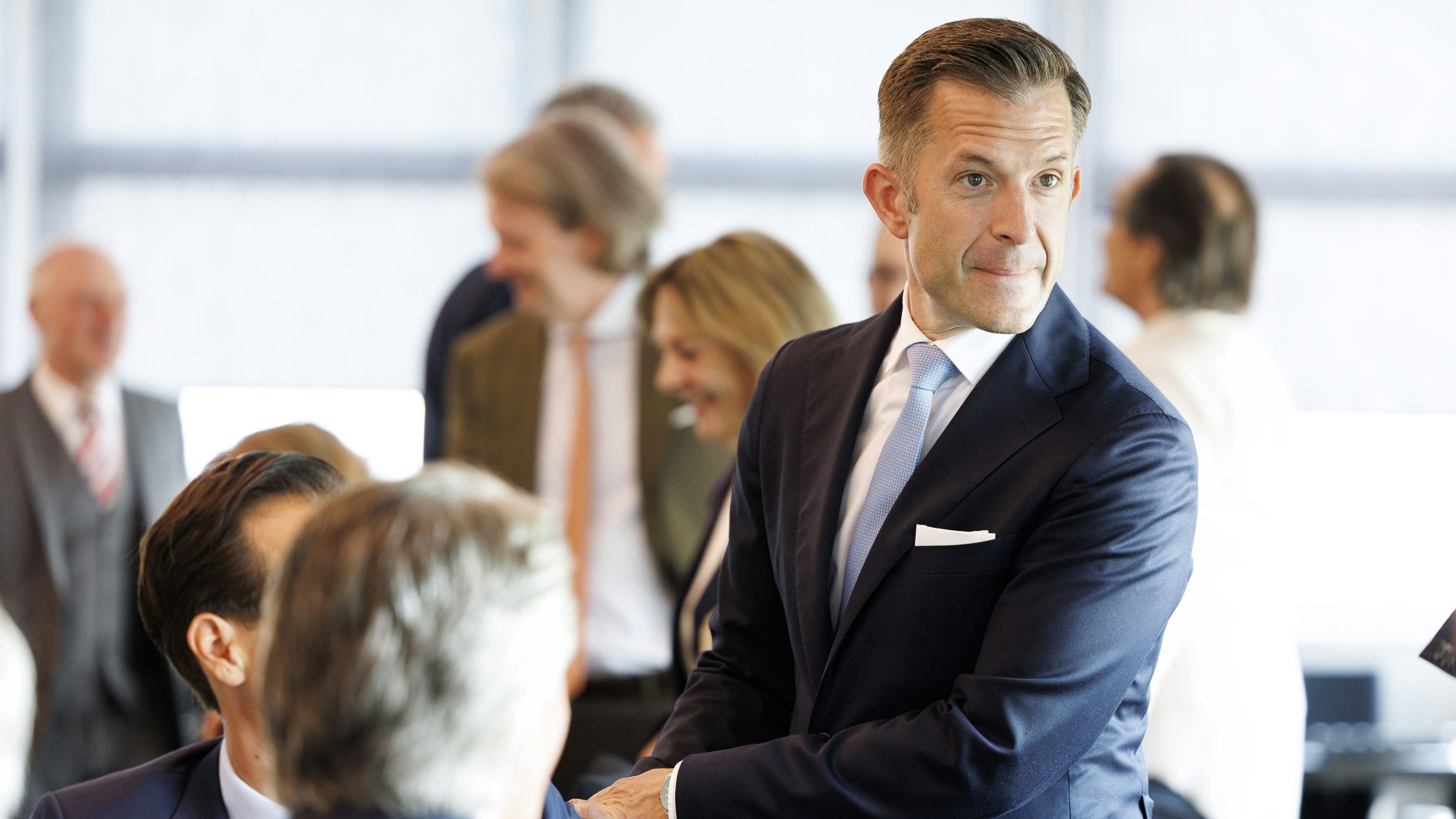 Gregor Schütze (r.) am 17. Juni 2025 während der konstituierenden Sitzung des ORF-Stiftungsrates.