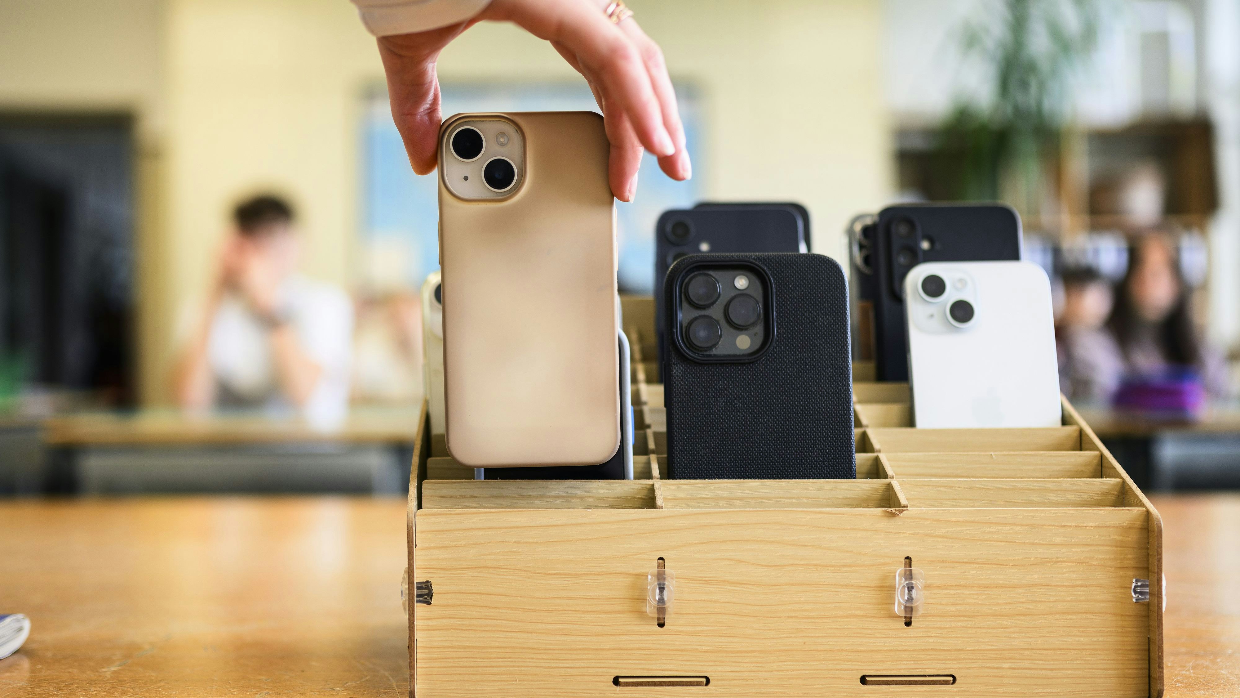 Heute.at - Italien verbannt Smartphones aus der Oberstufe