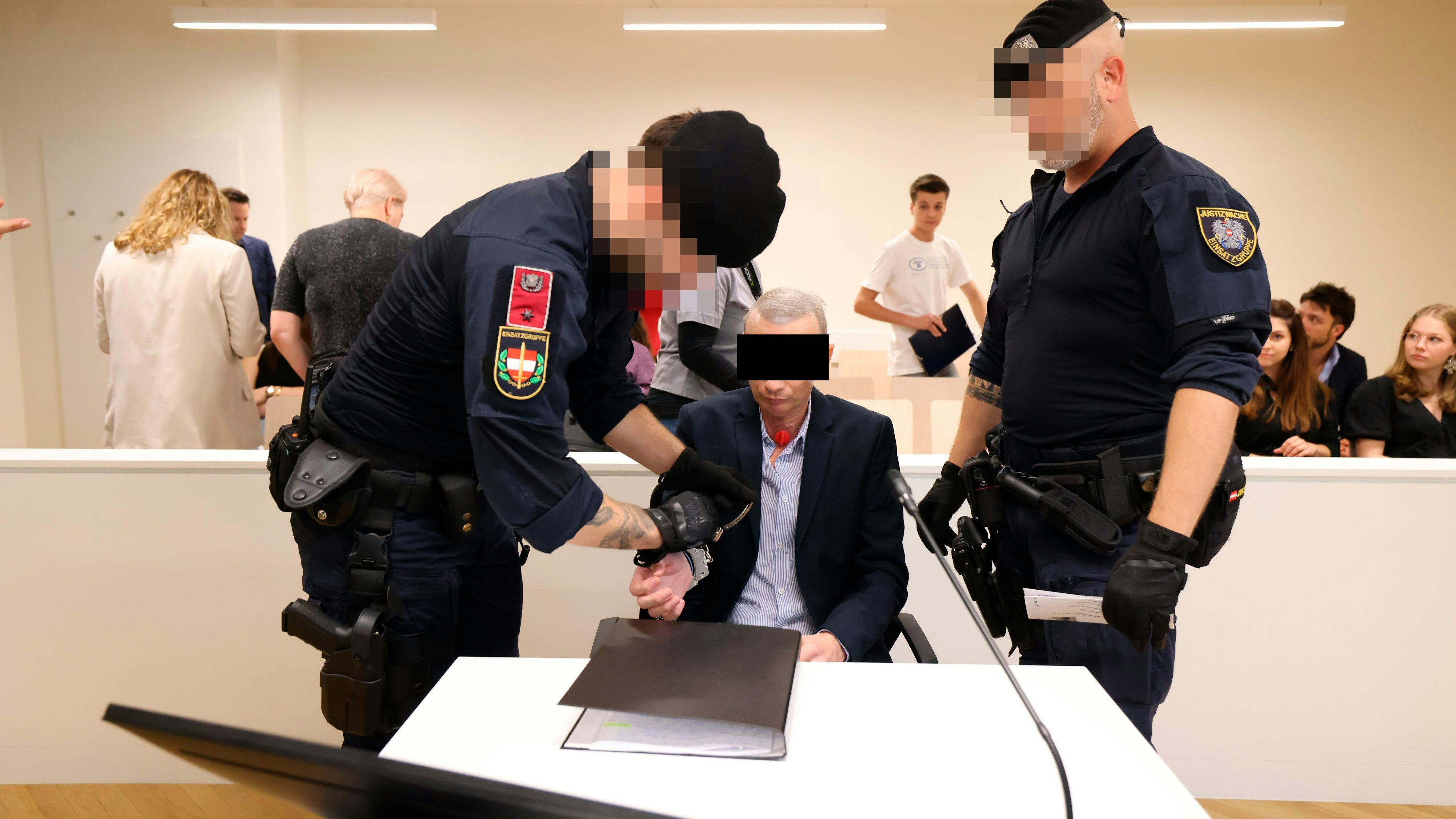 Der Mordverdächtige Ingo S. irritierte mit seiner Aussage im Flüsterton, kassierte lebenslange Haft.