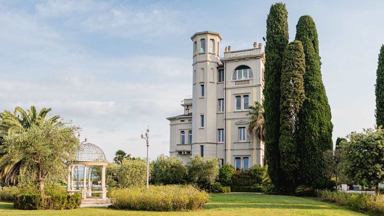 Mehr als 1.800 Objekte aus der Villa Ansaldi am Gardasee gelangen insgesamt zur Versteigerung