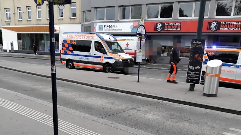 <a rel="nofollow" href="https://www.heute.at/t/polizei-wien-100058034">Beamte des Stadtpolizeikommandos Favoriten</a> wurden nämlich gegen 19 Uhr wegen eines mutmaßlichen Messerstichs zum Reumannplatz gerufen.