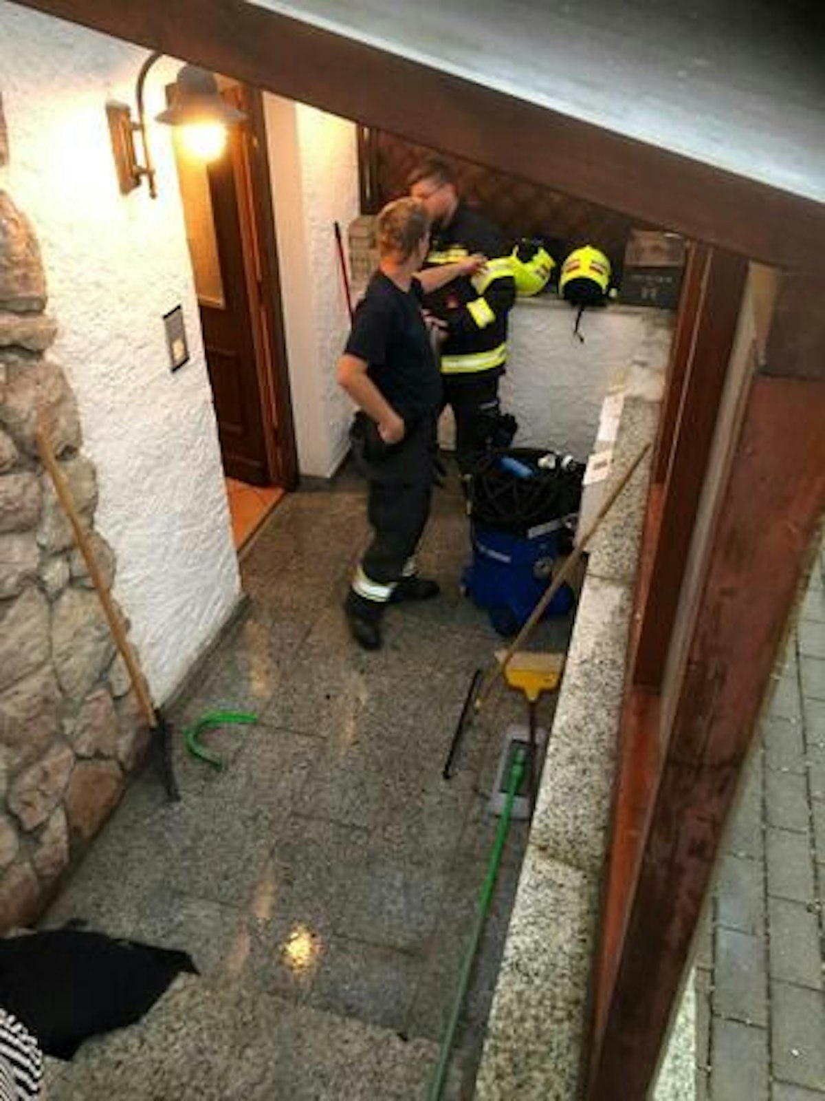 Bei den Unwettern in Oberösterreich war die Feuerwehr im Dauereinsatz. Am Ende wegen eines kleinen Strauchs auf der Straße.