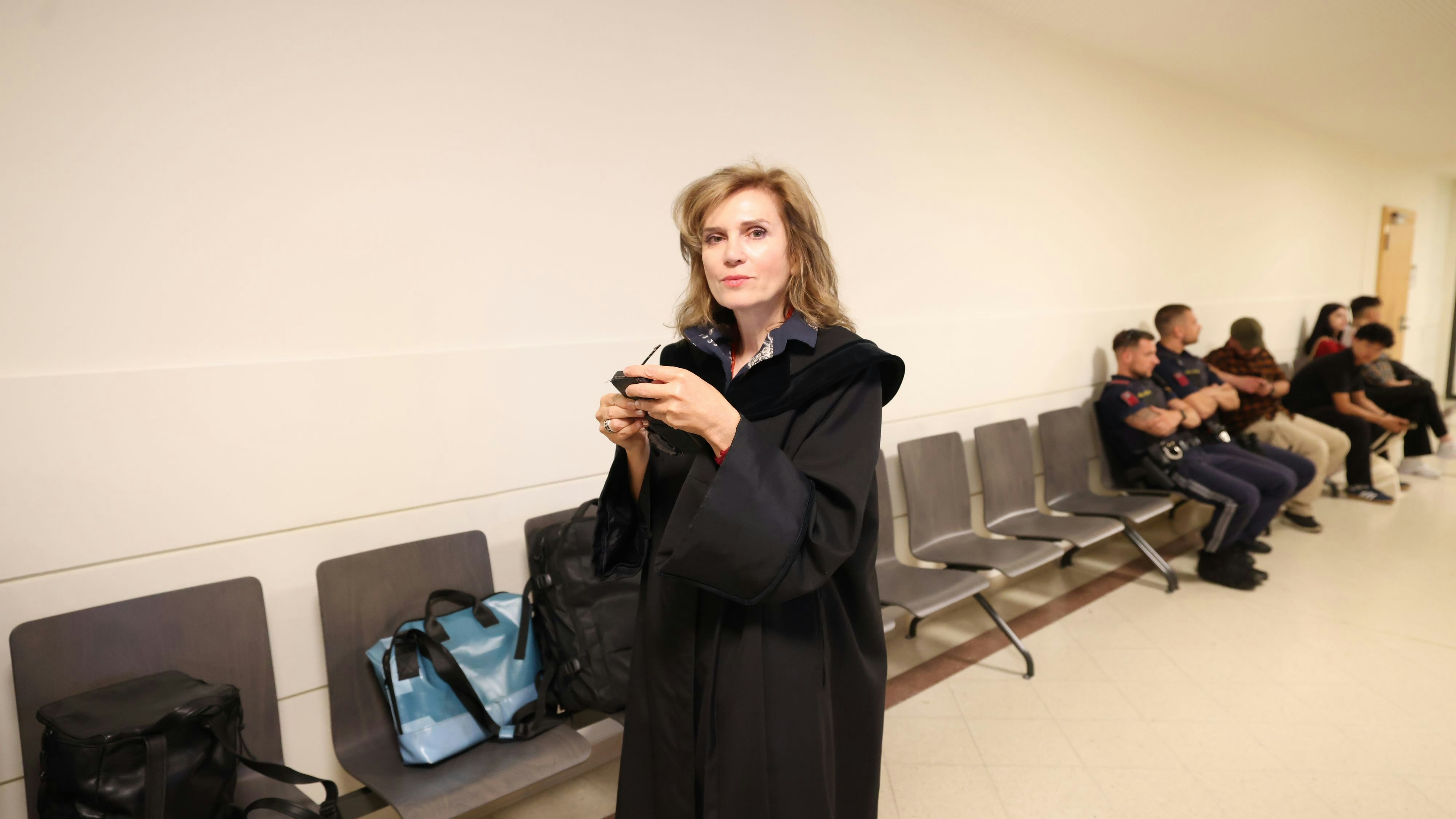 Star-Anwältin Astrid Wagner verteidigt die junge Mutter vor Gericht.