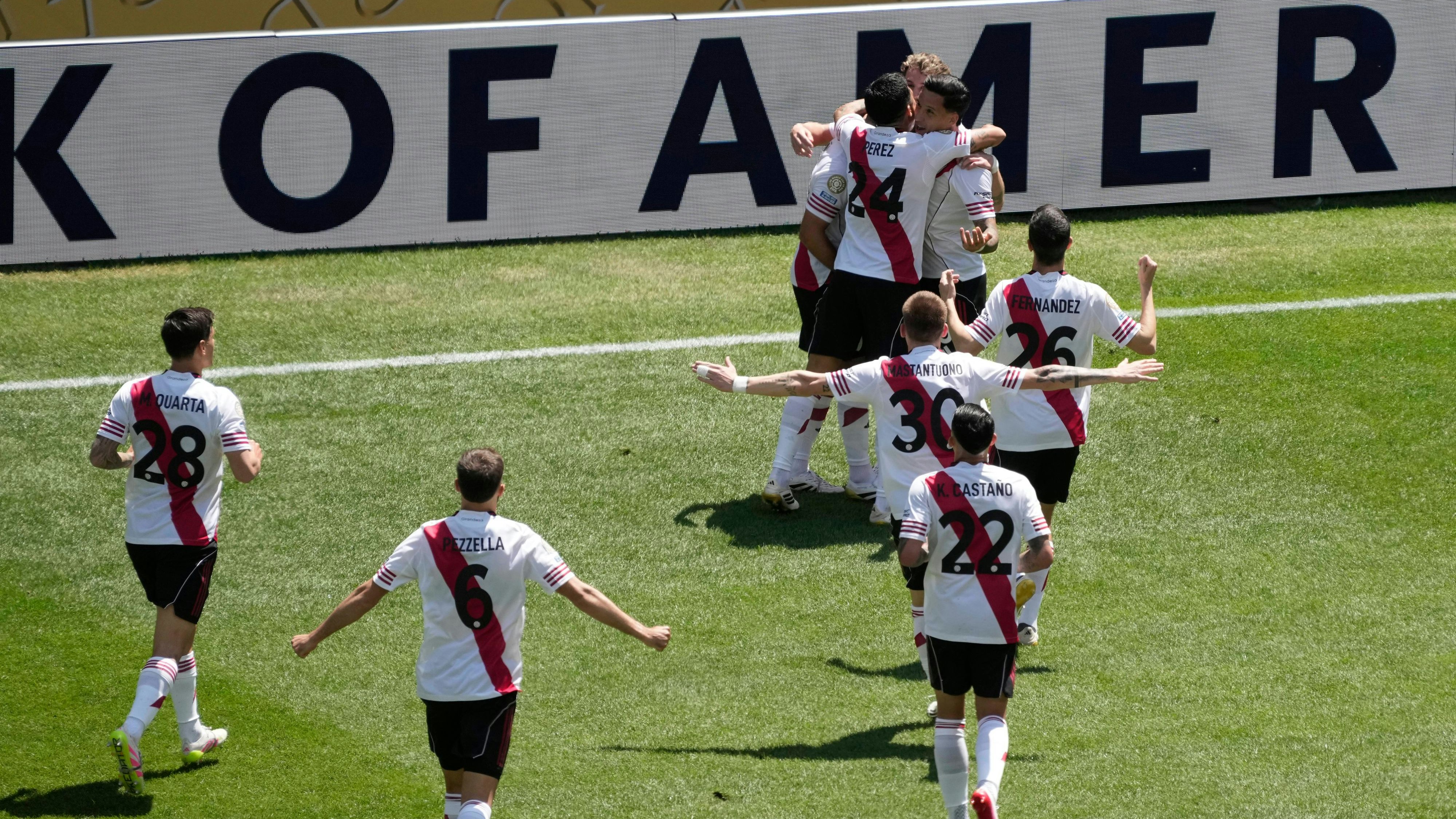 River Plate bejubelt den Klaren Sieg gegen die Urawa Red Diamonds. 