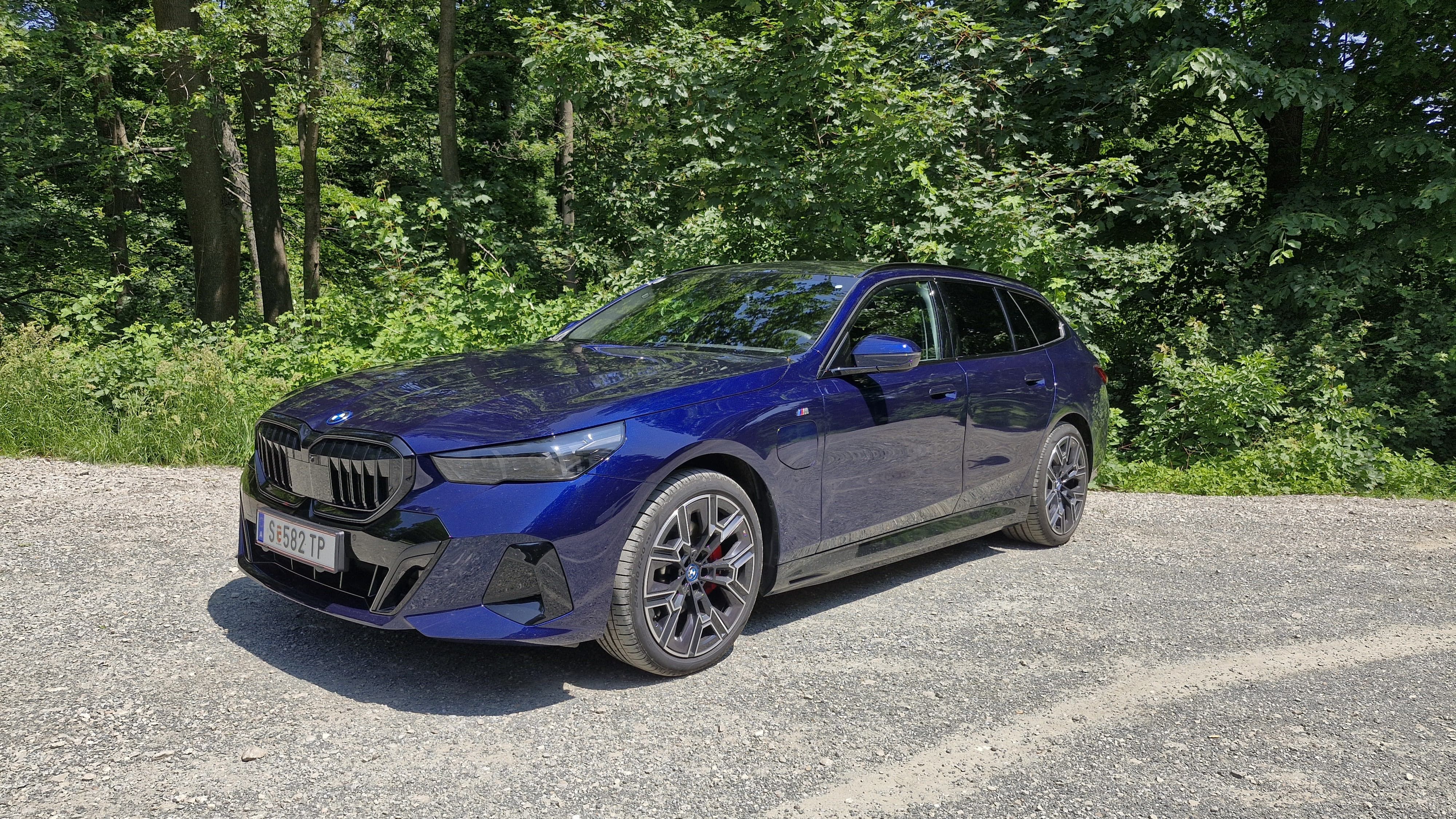 BMW 530 e Touring: Der Plug-in-Hybrid mit 299 PS und xDrive (Allrad)