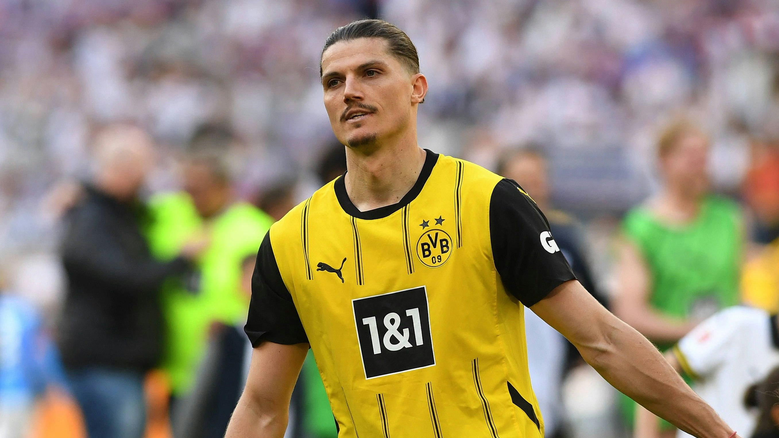 Marcel Sabitzer Borussia Dortmund schaut waehrend des Spiels der 1. Bundesliga zwischen Borussia Dortmund und Holstein Kiel, SIGNAL IDUNA PARK am 17. May 2025 in Dortmund, Deutschland. Foto von Ralf Treese/DeFodi Images  Marcel Sabitzer Borussia Dortmund looks on during the Bundesliga match between Borussia Dortmund and Holstein Kiel at Signal Iduna Park on May 17, 2025 in Dortmund, Germany. Photo by Ralf Treese/DeFodi Images DFL regulations prohibit any use of photographs as image sequences and/or quasi-video. Photo by Ralf Treese/DeFodi Images *** Marcel Sabitzer Borussia Dortmund looks on during the Bundesliga 1 match between Borussia Dortmund and Holstein Kiel, SIGNAL IDUNA PARK on May 17, 2025 in Dortmund, Germany Photo by Ralf Treese DeFodi Images Marcel Sabitzer Borussia Dortmund looks on during the Bundesliga match between Borussia Dortmund and Holstein Kiel at Signal Iduna Park on May 17, 2025 in Dortmund, Germany Photo by Ralf Treese DeFodi Images DFL regulations prohibit any use of photographs as image sequences and or quasi video Photo by Ralf Treese DeFodi Images