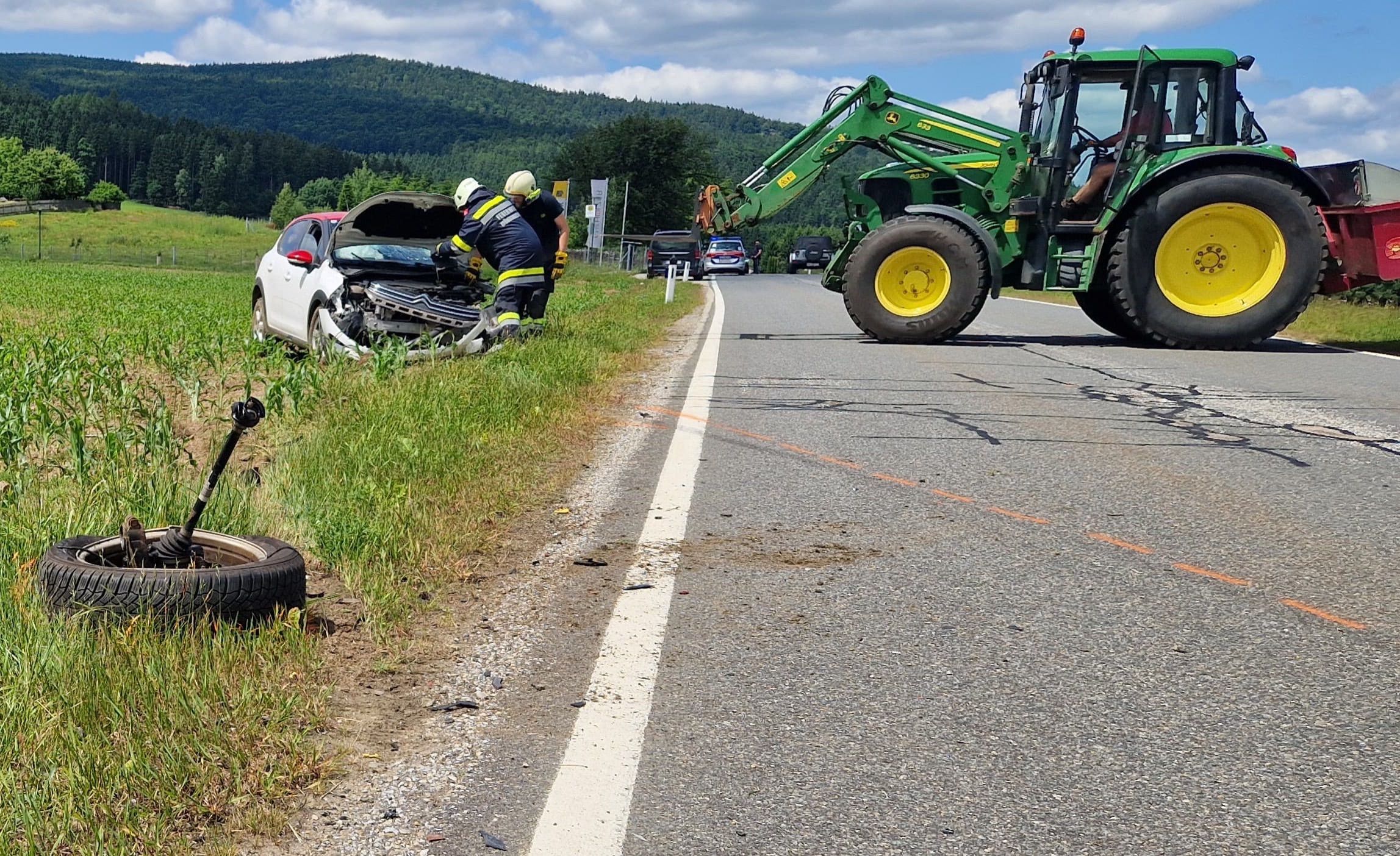 Motorrad-Lenker stirbt bei Verkehrsunfall mit Pkw-Fahrerin im Bezirk Melk.