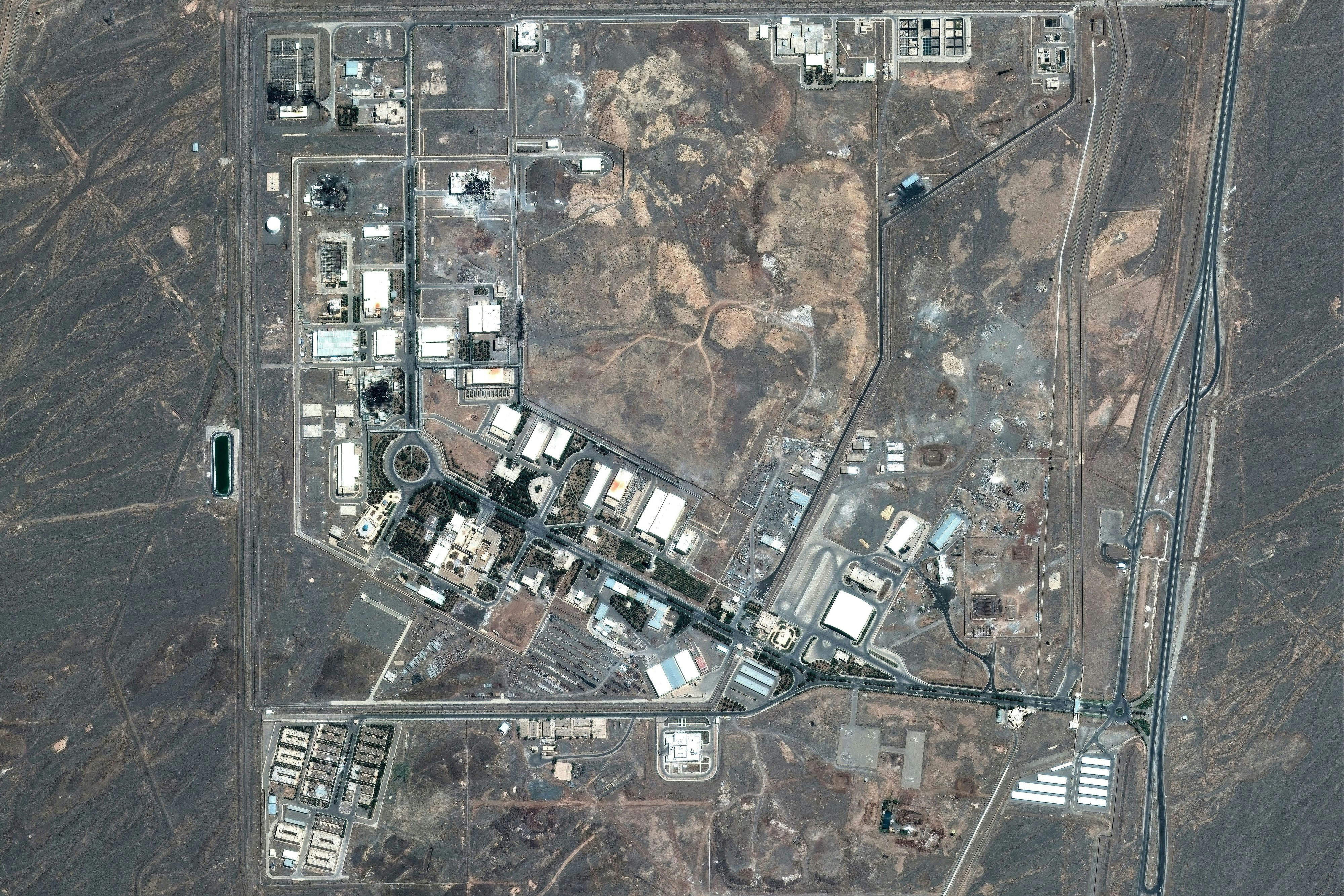 Eine Satellitenaufnahme der Atomanlage Natanz im Iran nach einem israelischen Angriff