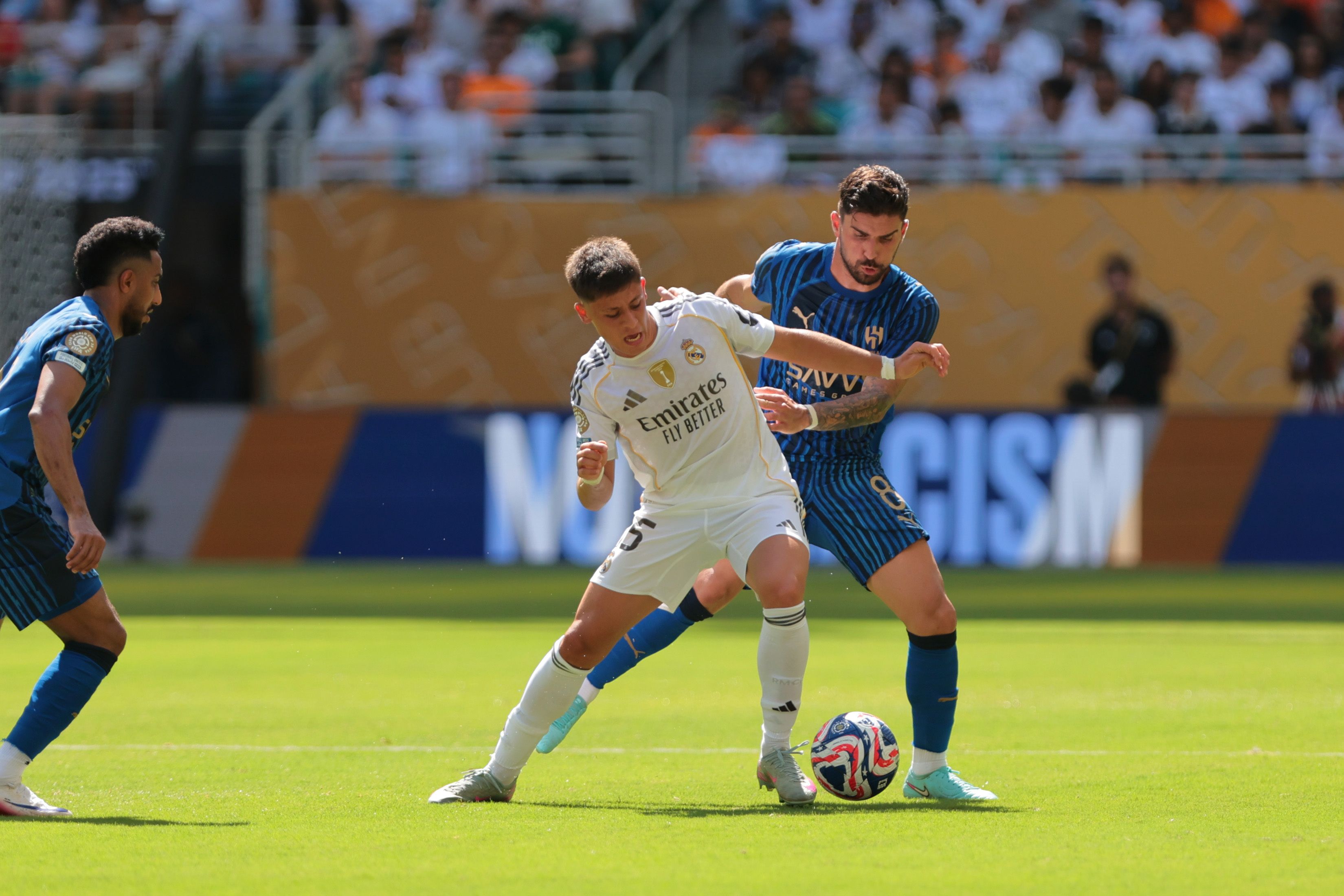 Reals Arda Güler im Duell mit Al-Hilal. 