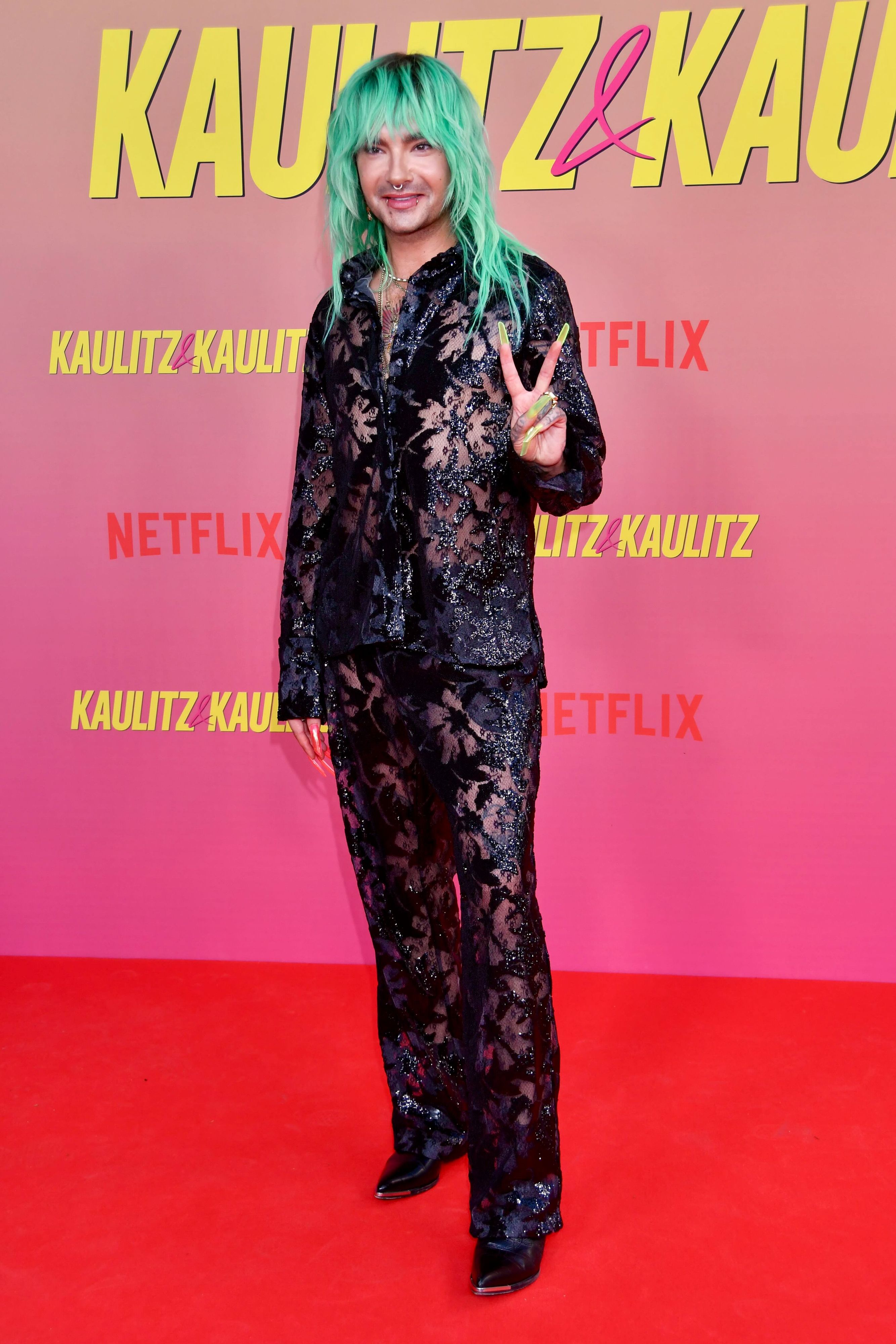 Für Bill Kaulitz startet die zweite Staffel seiner Reality-Show bei Netflix schmerzhaft. Er zeigt, wie ihn das Ende seiner Beziehung mit Marc Eggers verletzt hat.