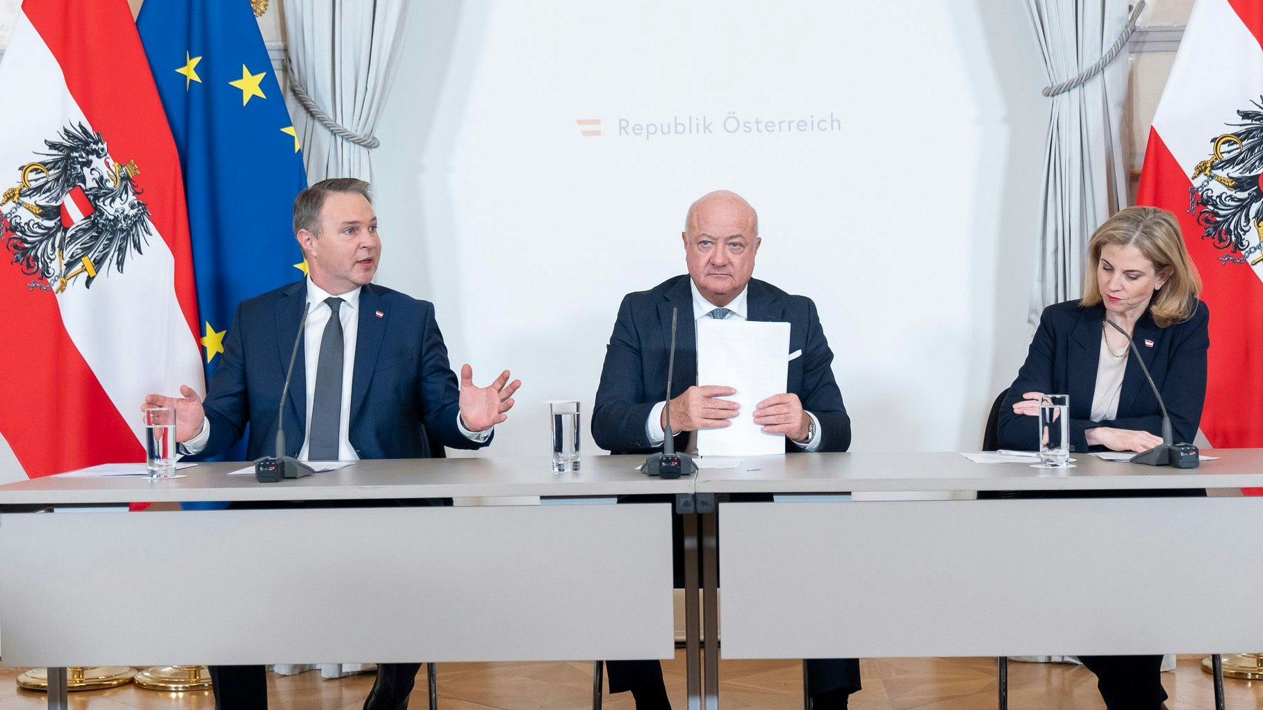 Heute.at - Regierung gibt für Schatten-Minister 1,8 Millionen aus