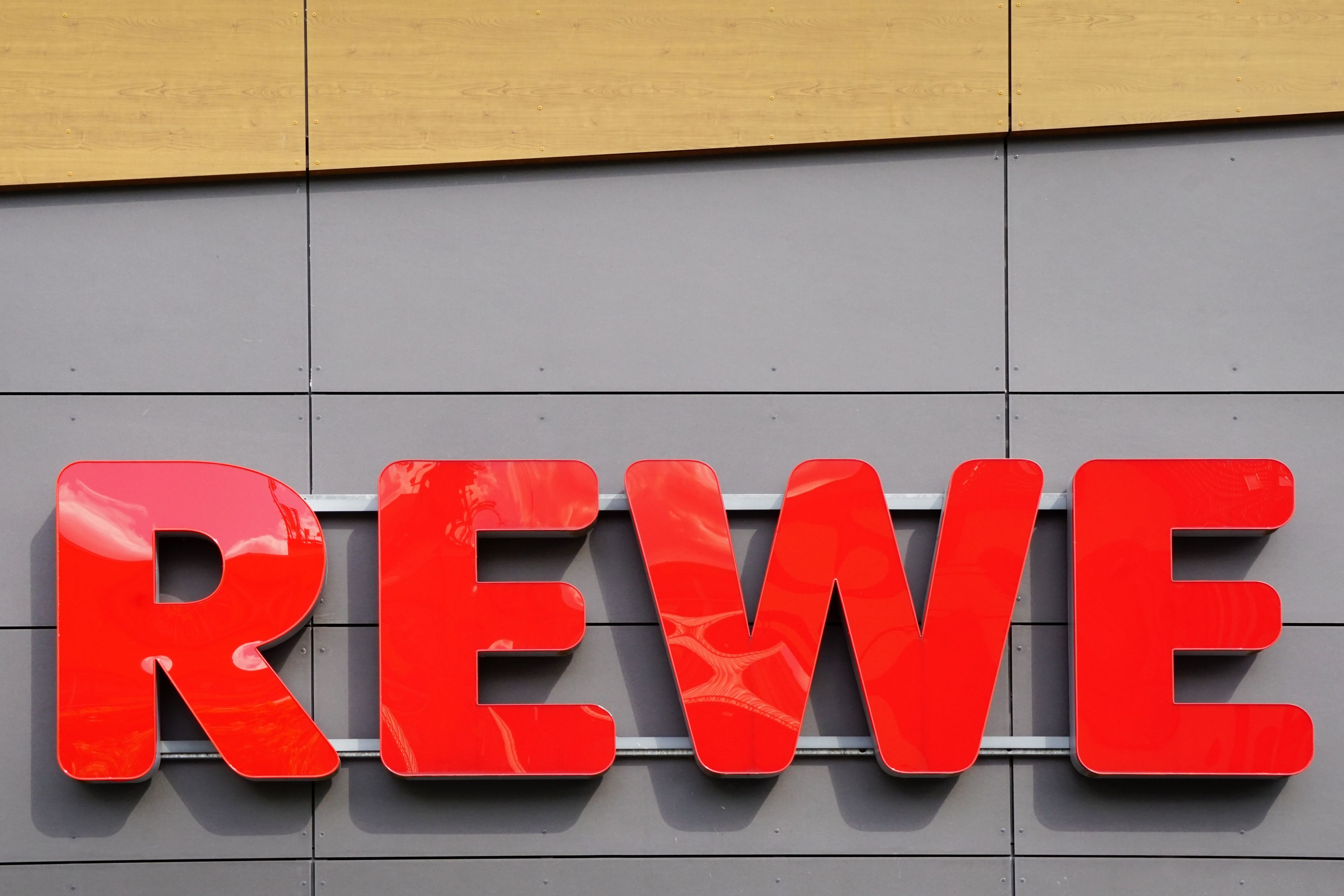 Besonders die Eigenmarken treiben das Wachstum beim&nbsp;Handelsriesen Rewe an.