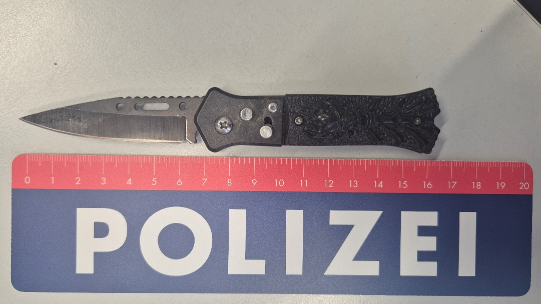 Dieses Messer wurde bei den Verdächtigen sichergestellt. 