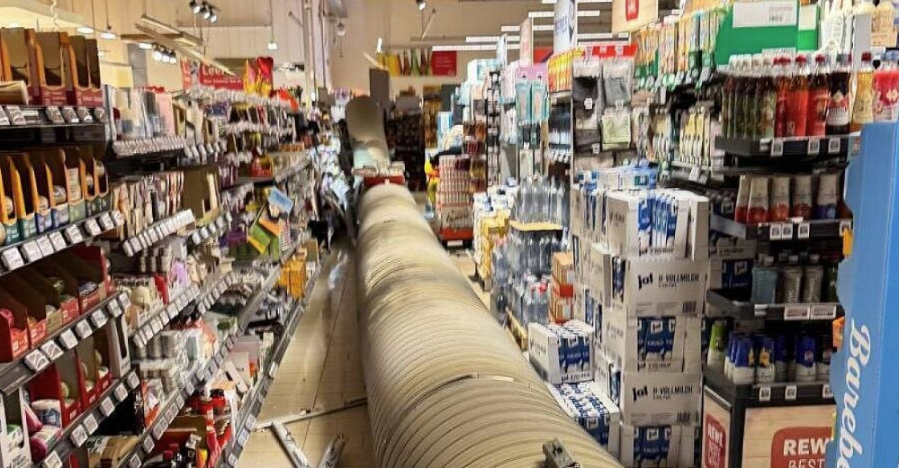 Sechs Menschen sind in einem Supermarkt in Lemgo verletzt worden.