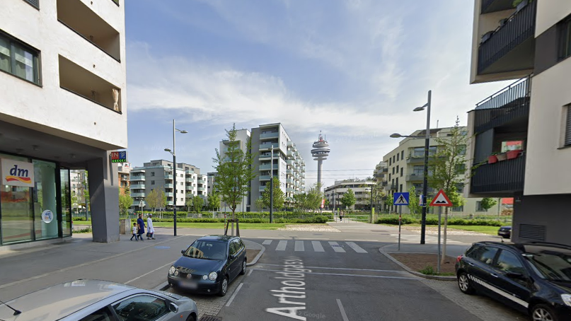 Letzte Woche schickte die Mutter zweier Töchter ihr älteres Kind in einen nahegelegenen Supermarkt in der Gudrunstraße. Die Tochter kam voller Tränen heim.