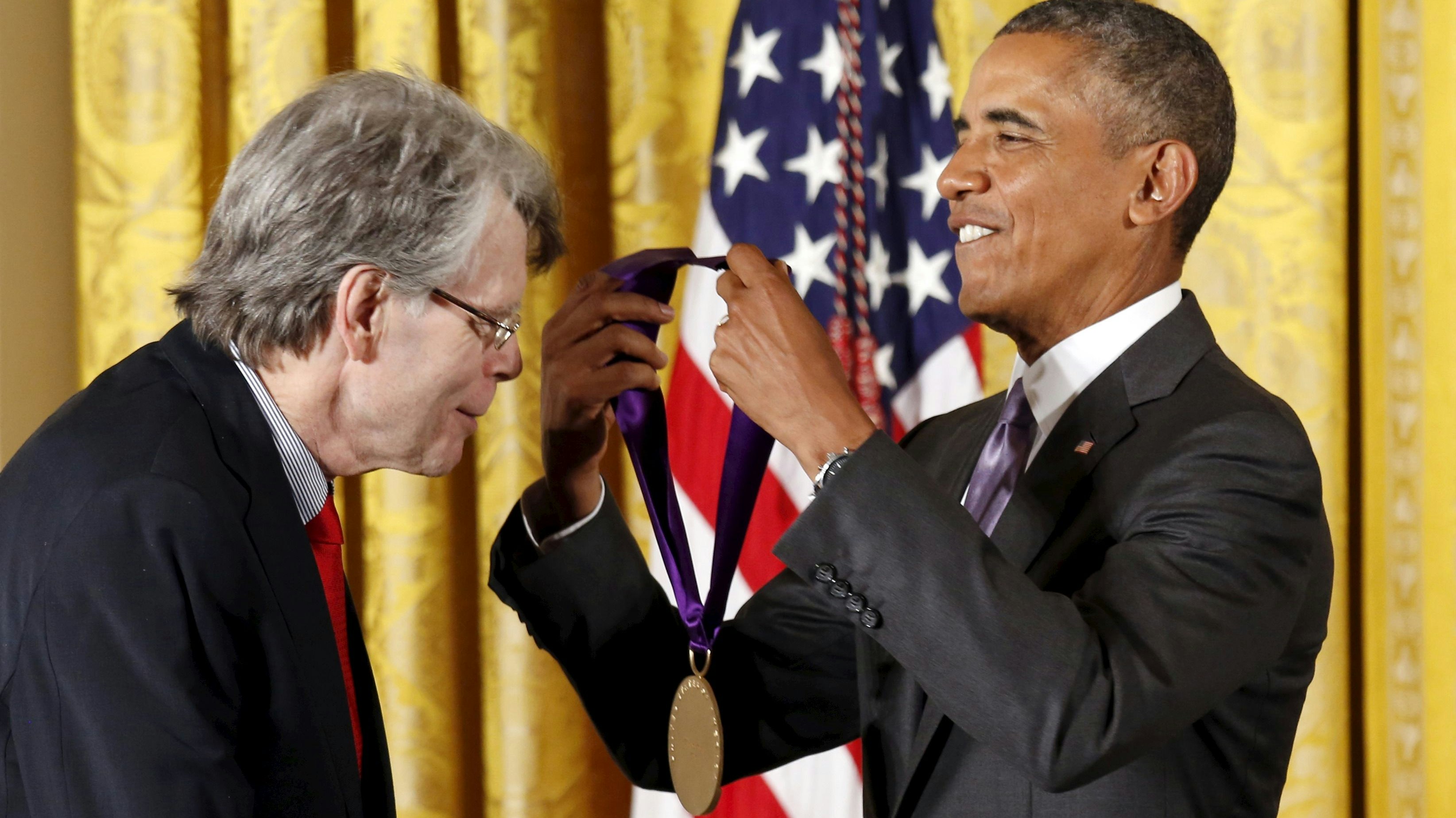 US-Präsident Barack Obama ehrte Stephen King 2015 mit der National Medal of Arts