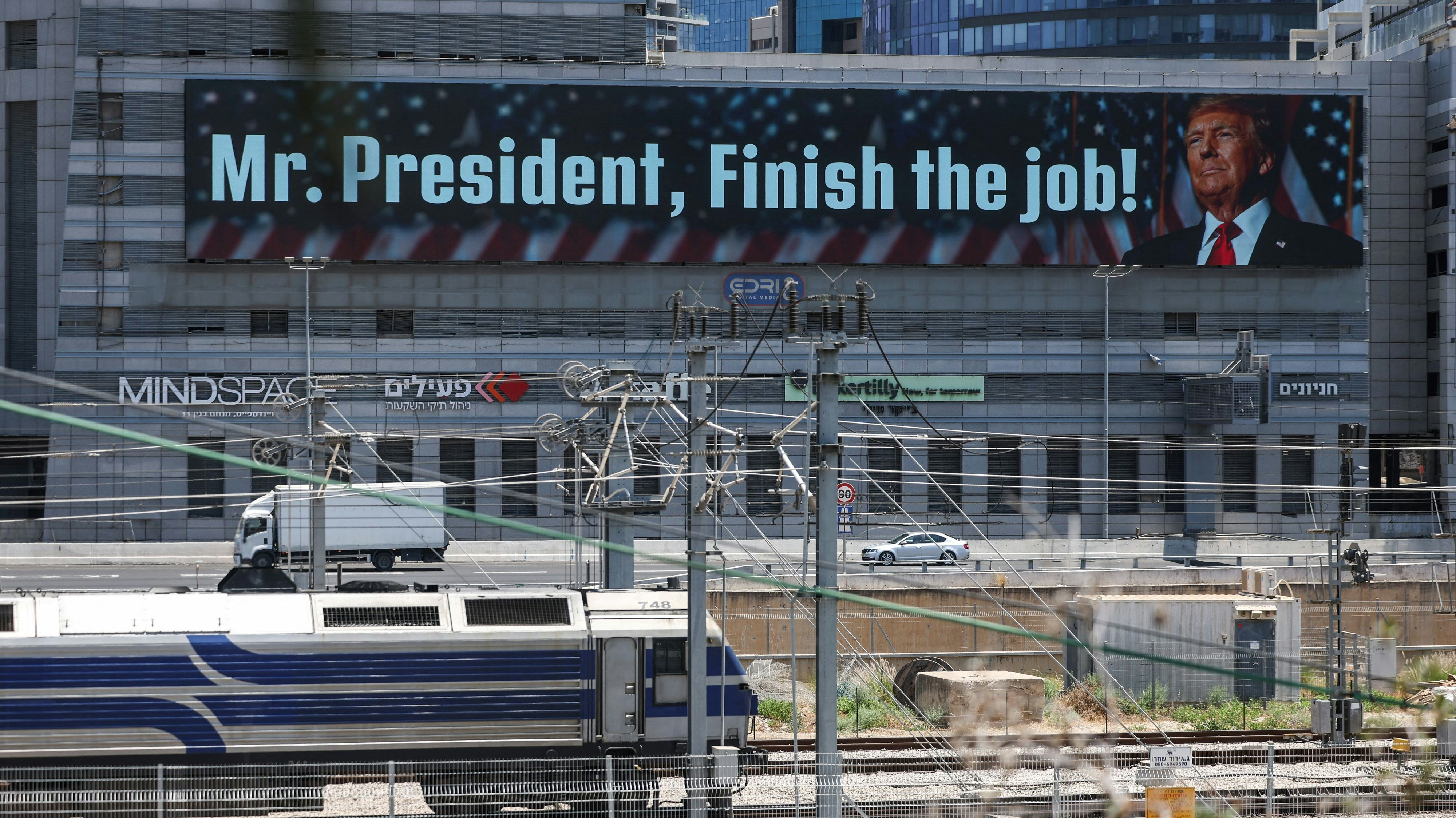 In Israel werden auf Plakaten eindeutige Botschaften an US-Präsident Donald Trump geschickt
