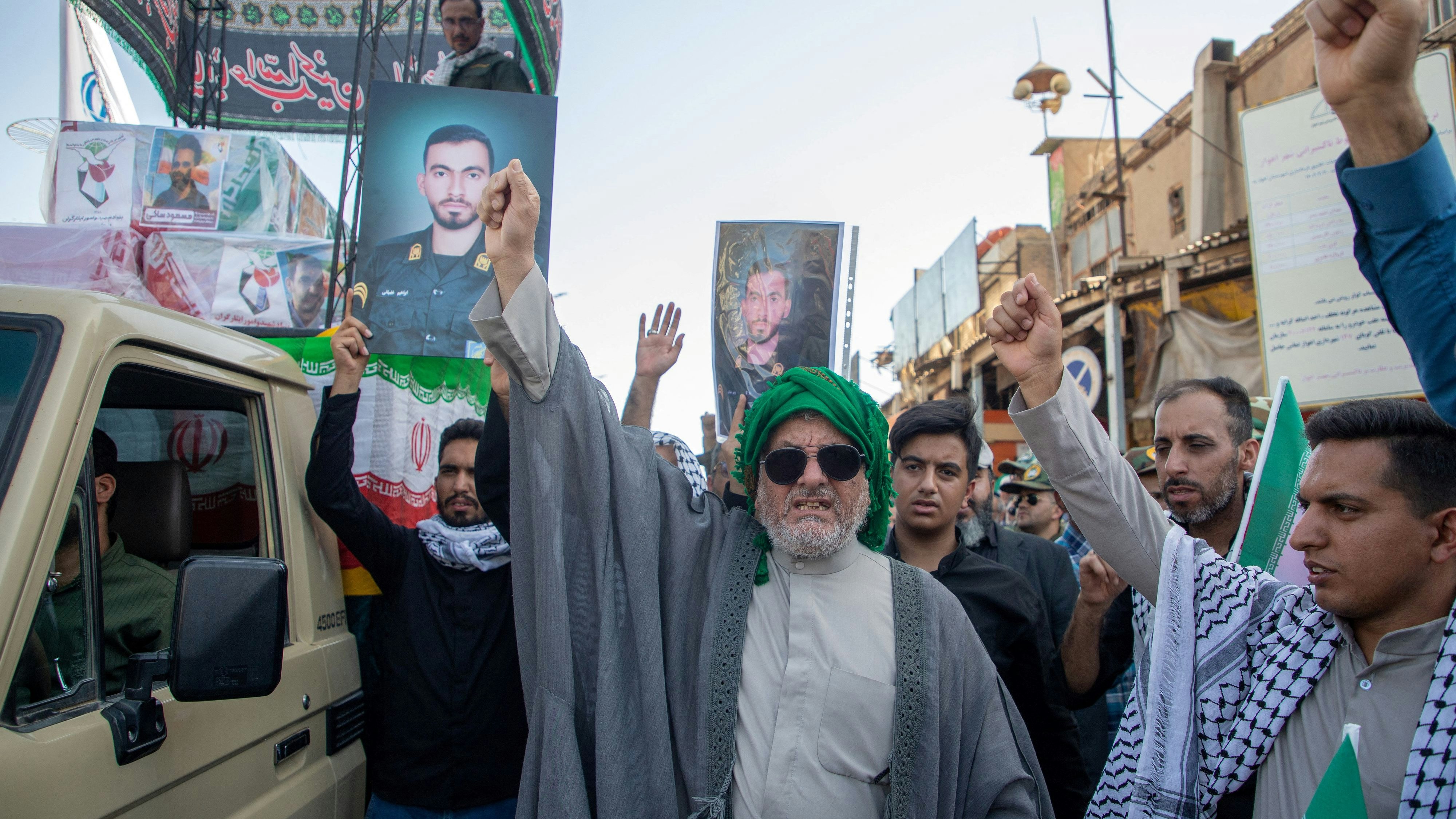 Beerdigung der Opfer der israelischen Angriffe auf den Iran in Ahvaz