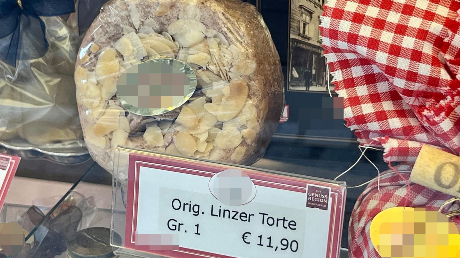 Heute.at - Kunde stinksauer – 11,90 Euro für zwei Stück Torte!