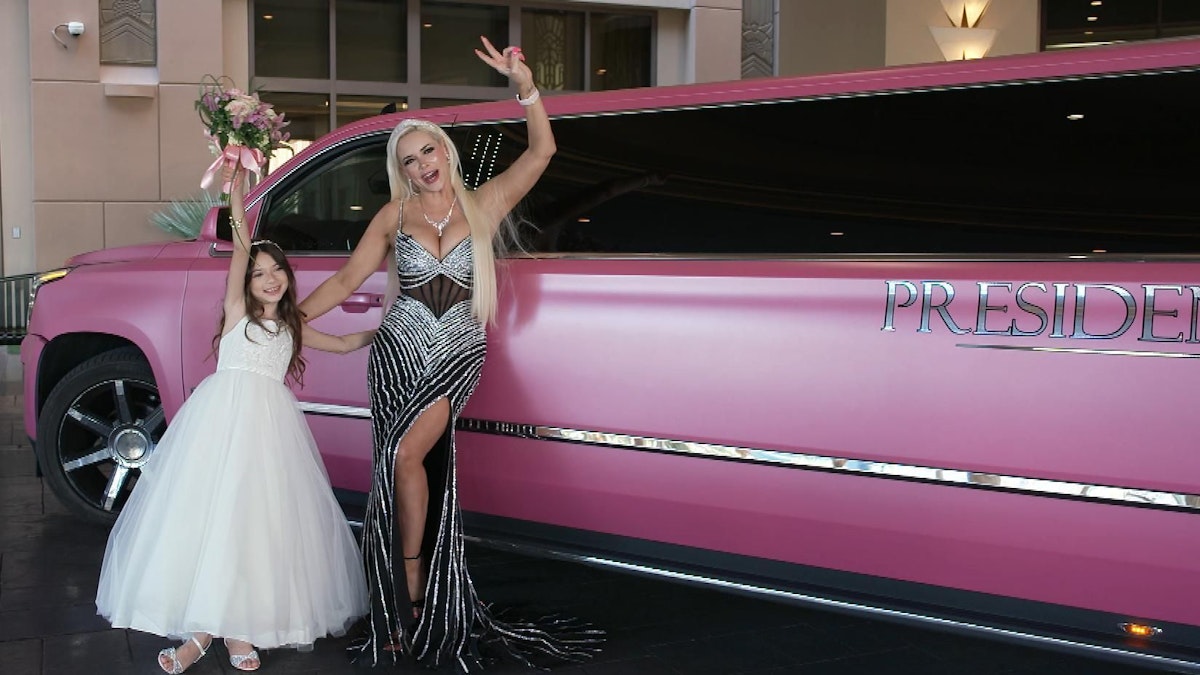 Daniela Katzenberger und ihre Tochter in der Limousine